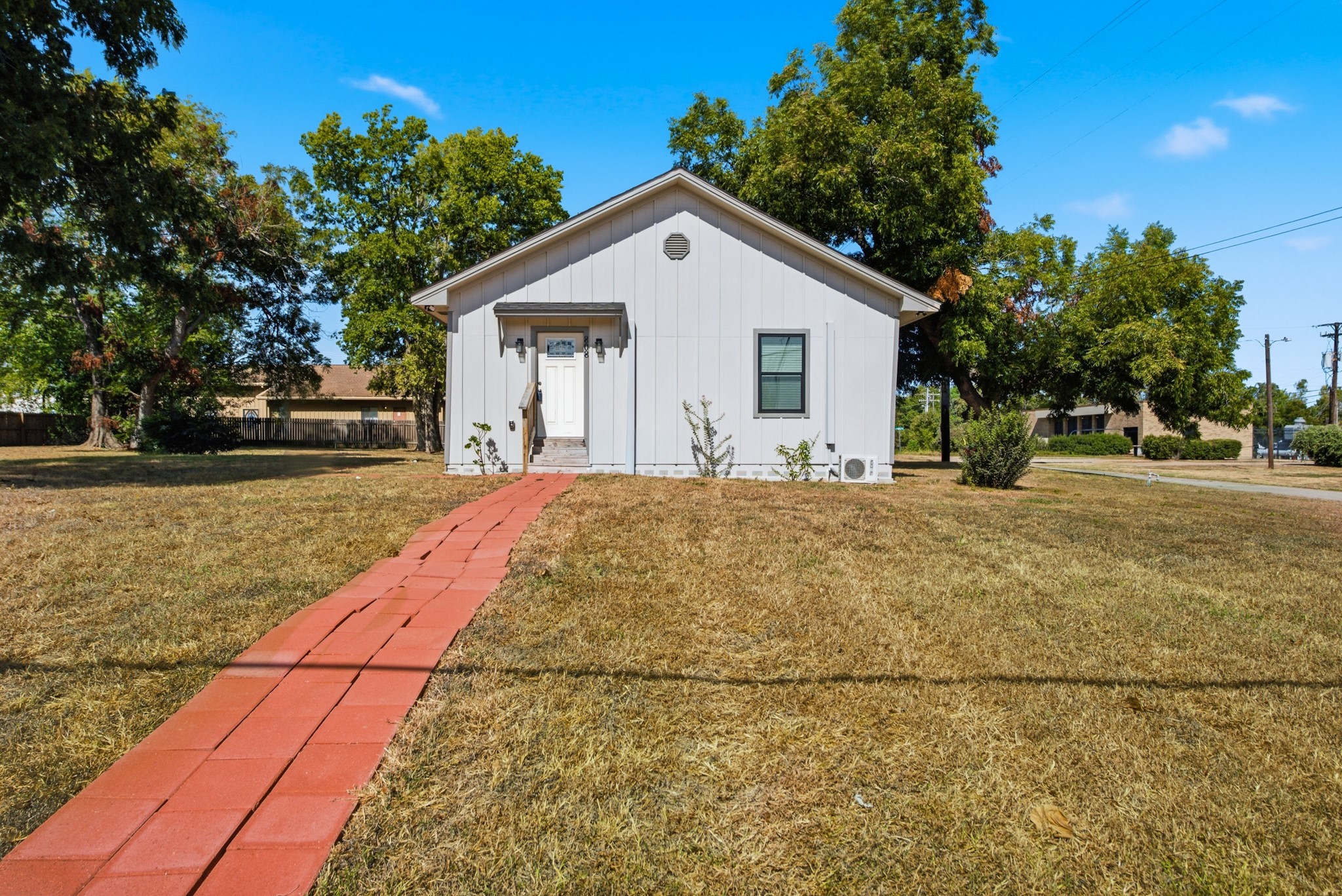 808 N Washington Avenue Property Photo 1