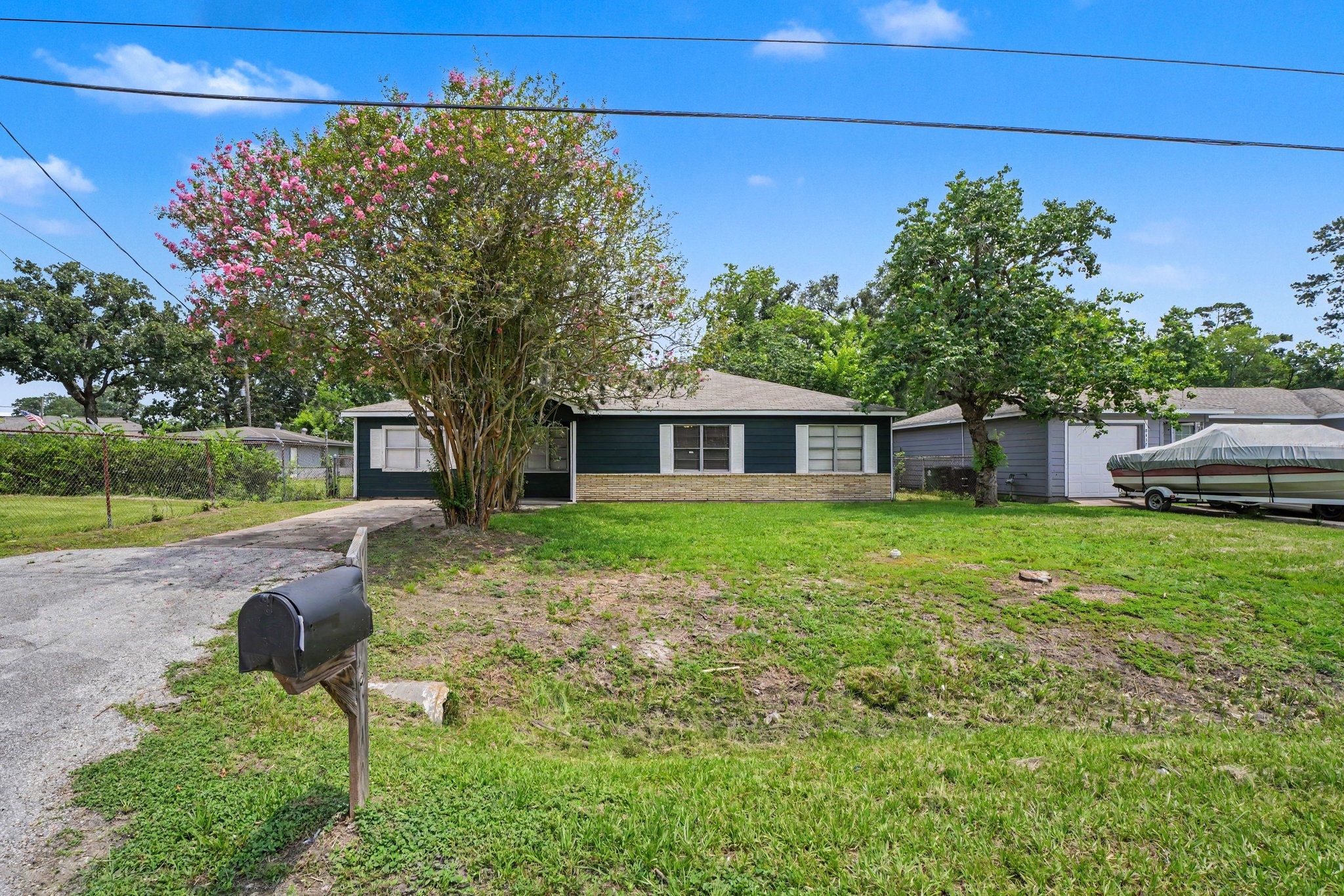 8433 Woodlyn Road Property Photo 2