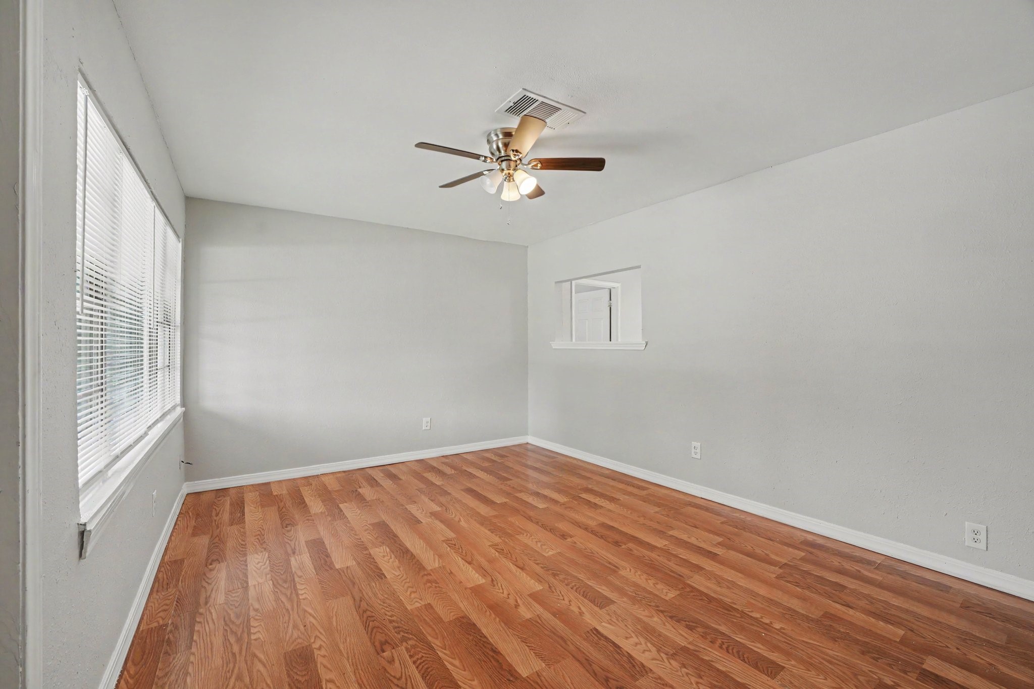 8433 Woodlyn Road Property Photo 3