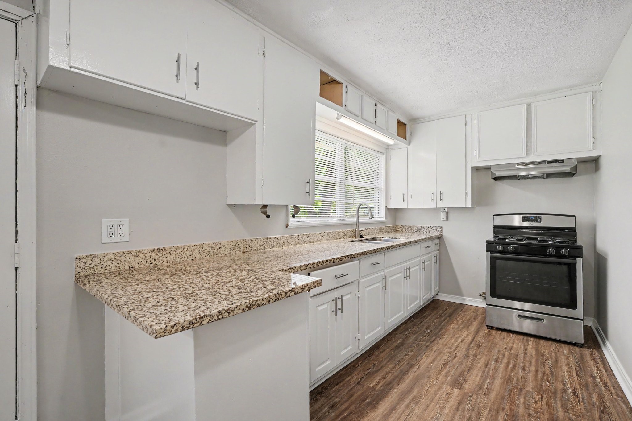 8433 Woodlyn Road Property Photo 8