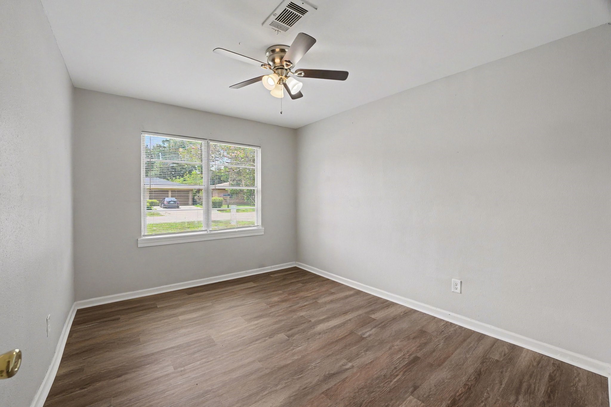 8433 Woodlyn Road Property Photo 9