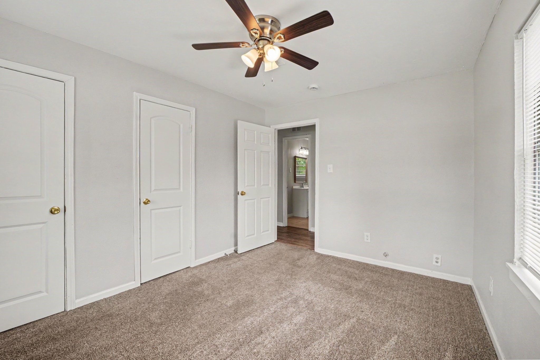 8433 Woodlyn Road Property Photo 12