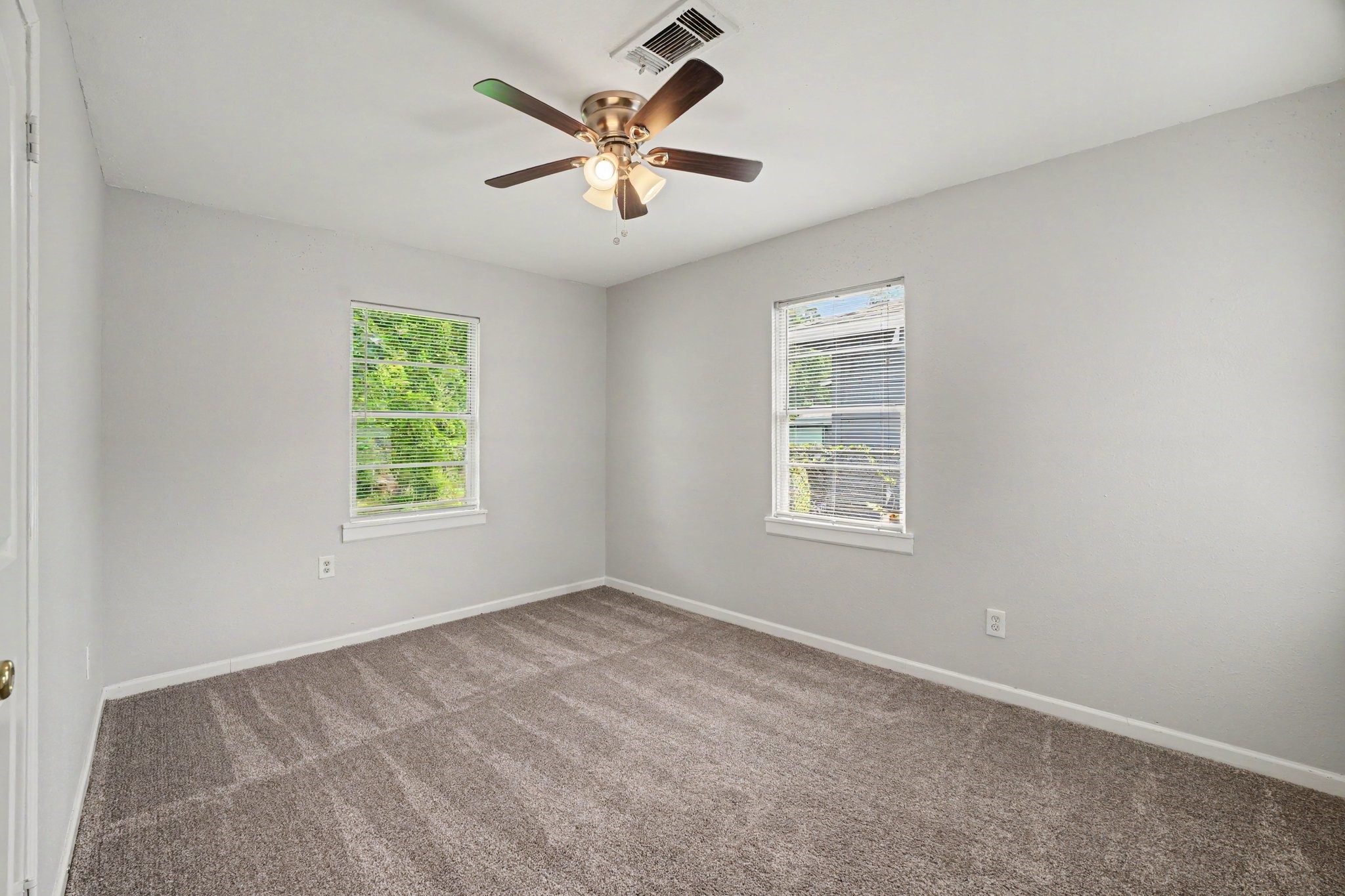 8433 Woodlyn Road Property Photo 13