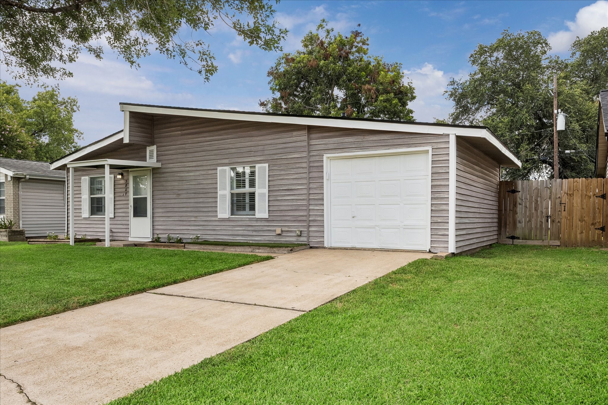 3807 Ramsey Drive Property Photo 1