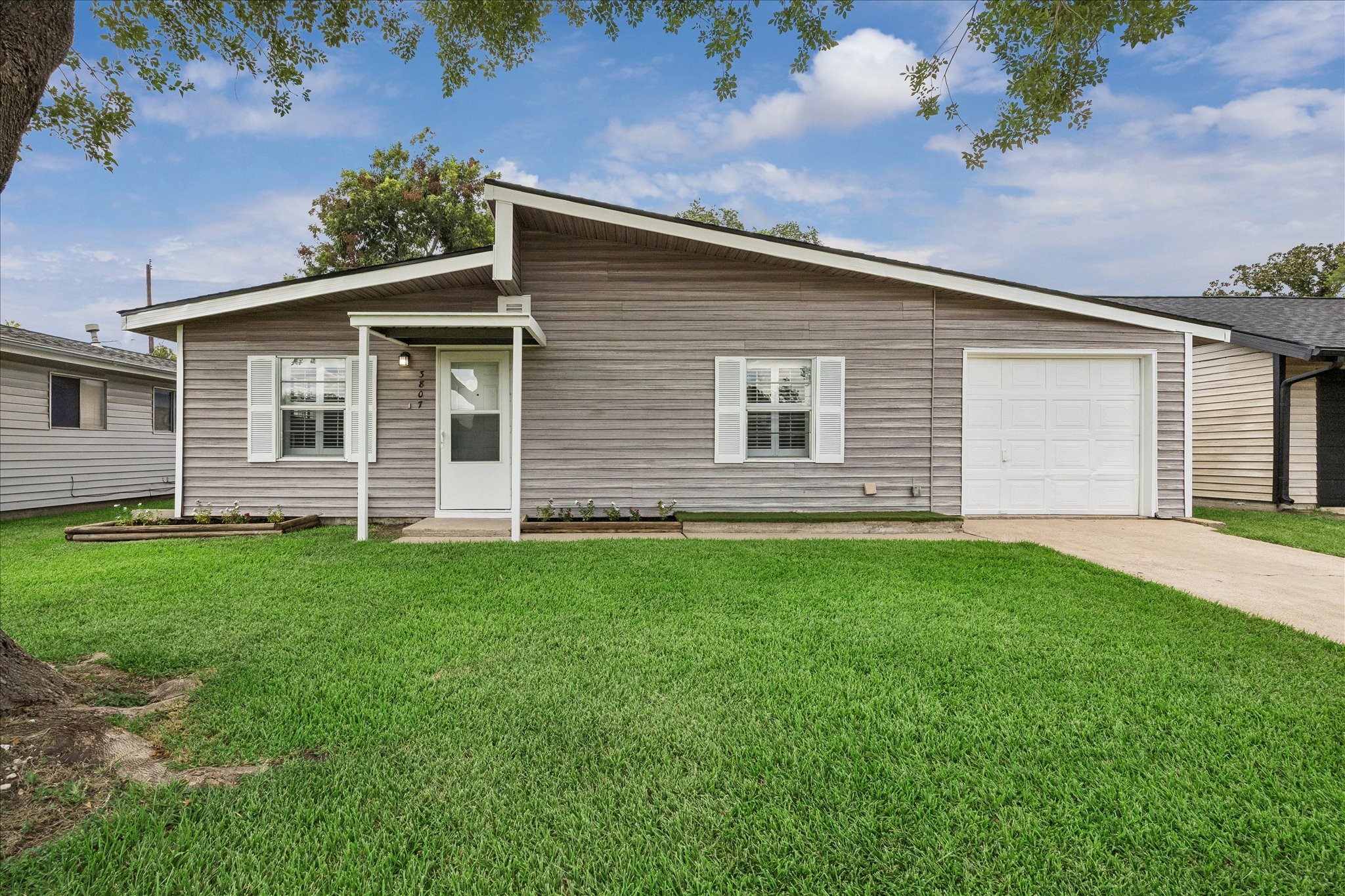 3807 Ramsey Drive Property Photo 2