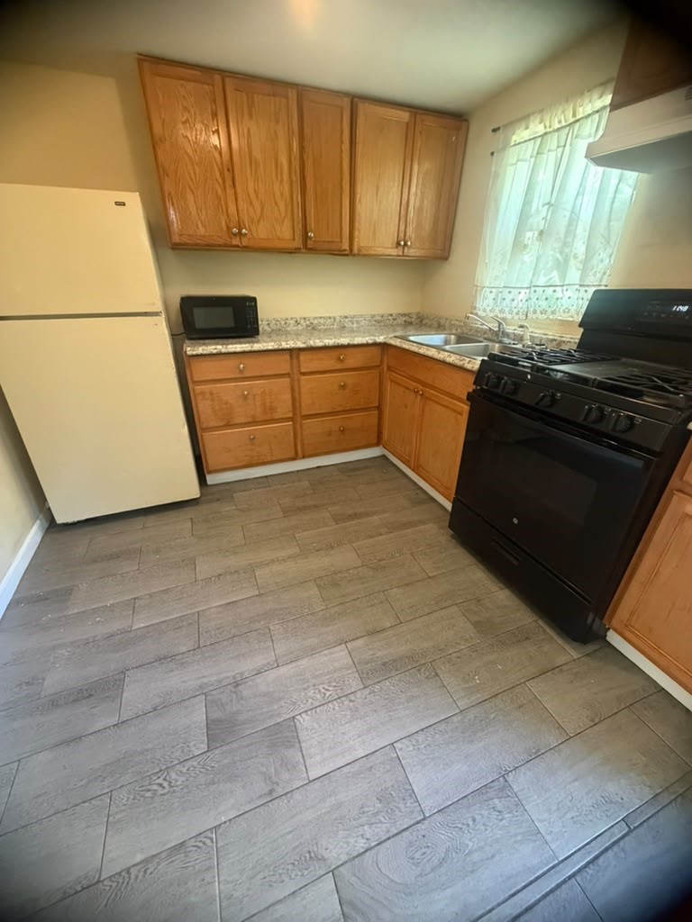 17718 E Strack Drive Property Photo 5