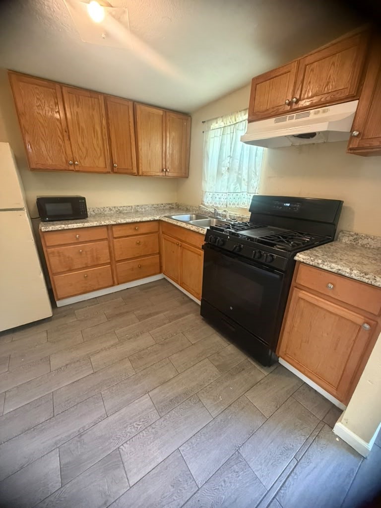 17718 E Strack Drive Property Photo 6