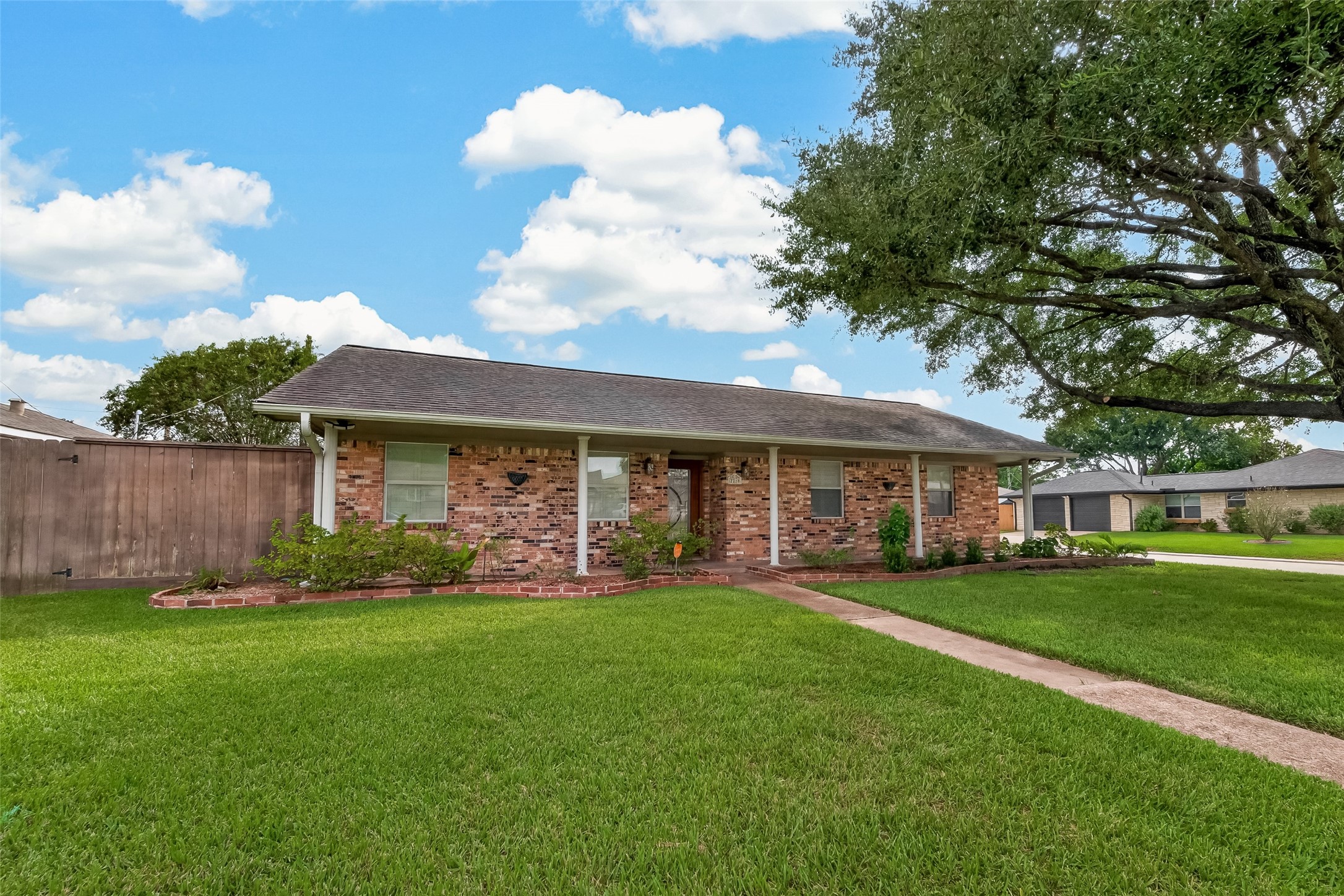 2210 Lazybrook Drive Property Photo 1