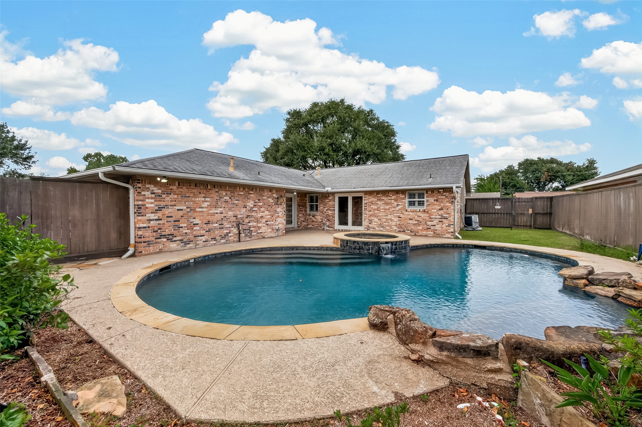 2210 Lazybrook Drive Property Photo 24