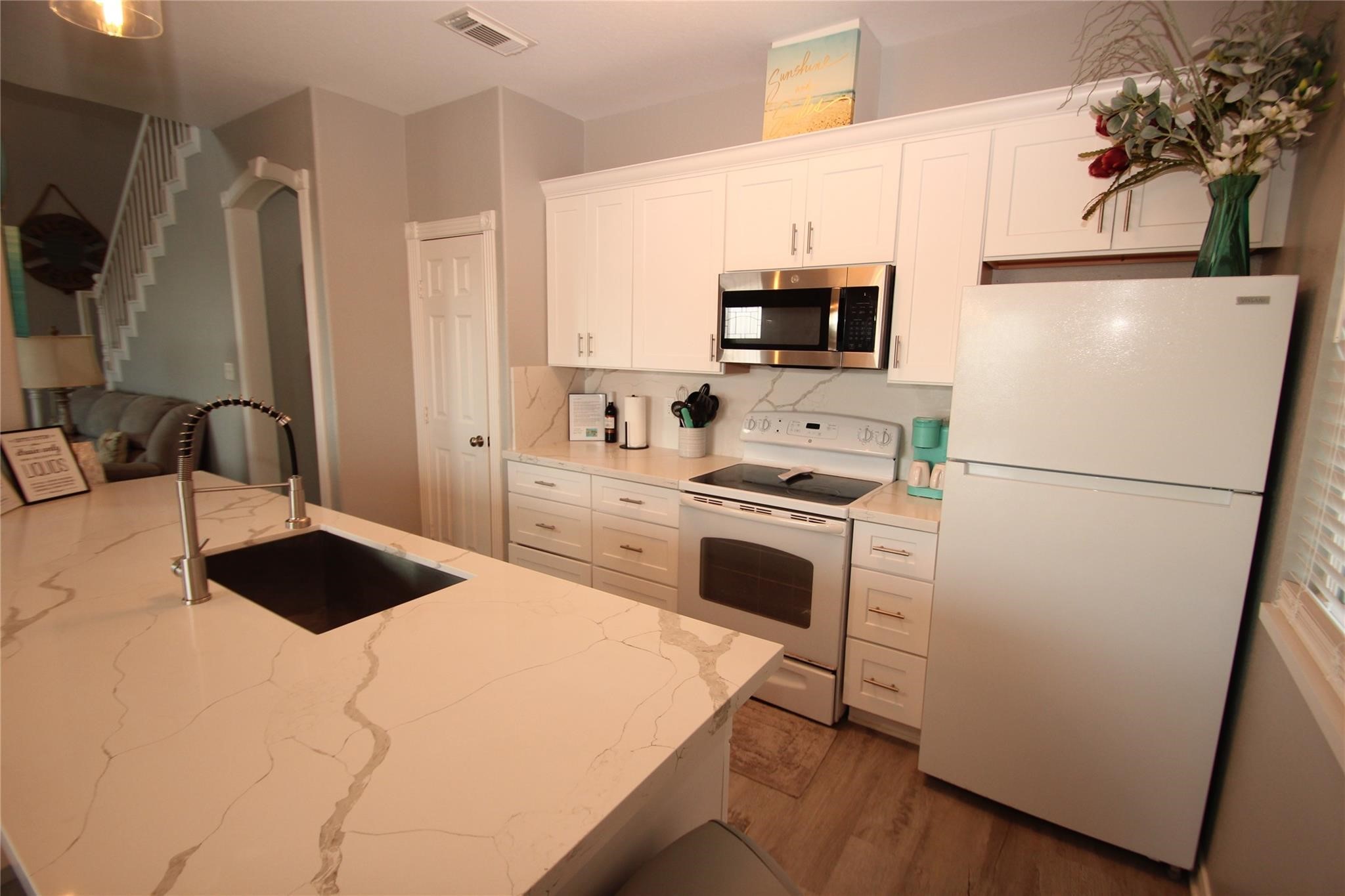 1648 Sandpebble Place Property Photo 11