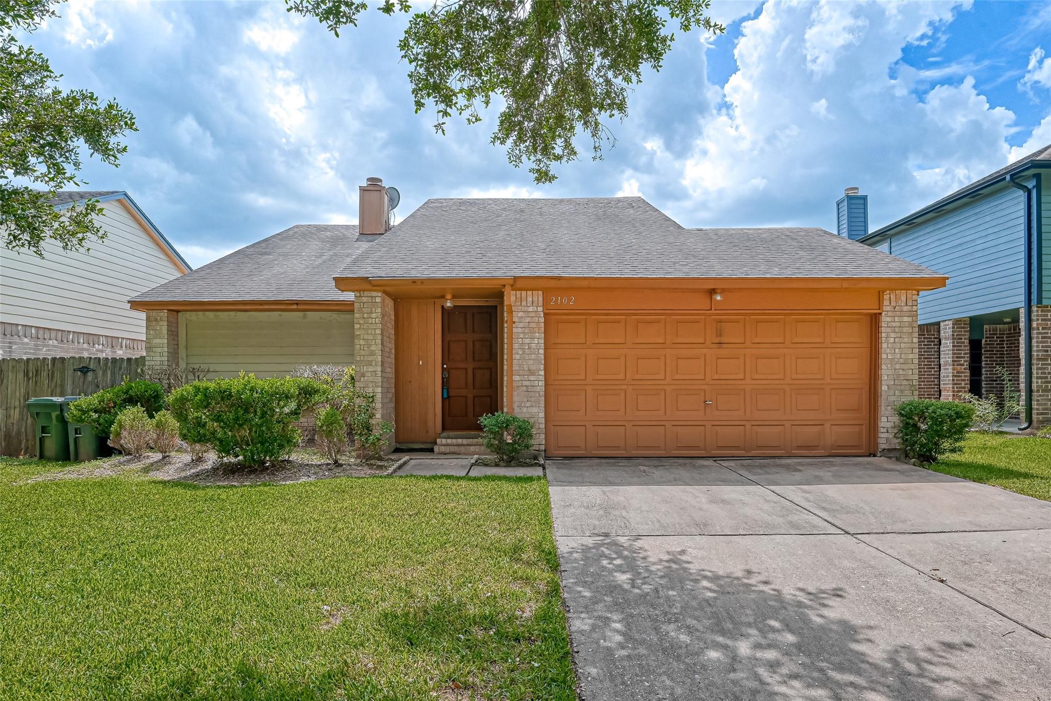 2102 Creekshire Drive, Sugar Land TX 77478 Property Photo 1