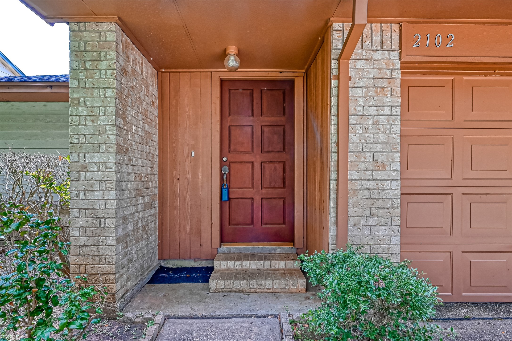 2102 Creekshire Drive Property Photo 2