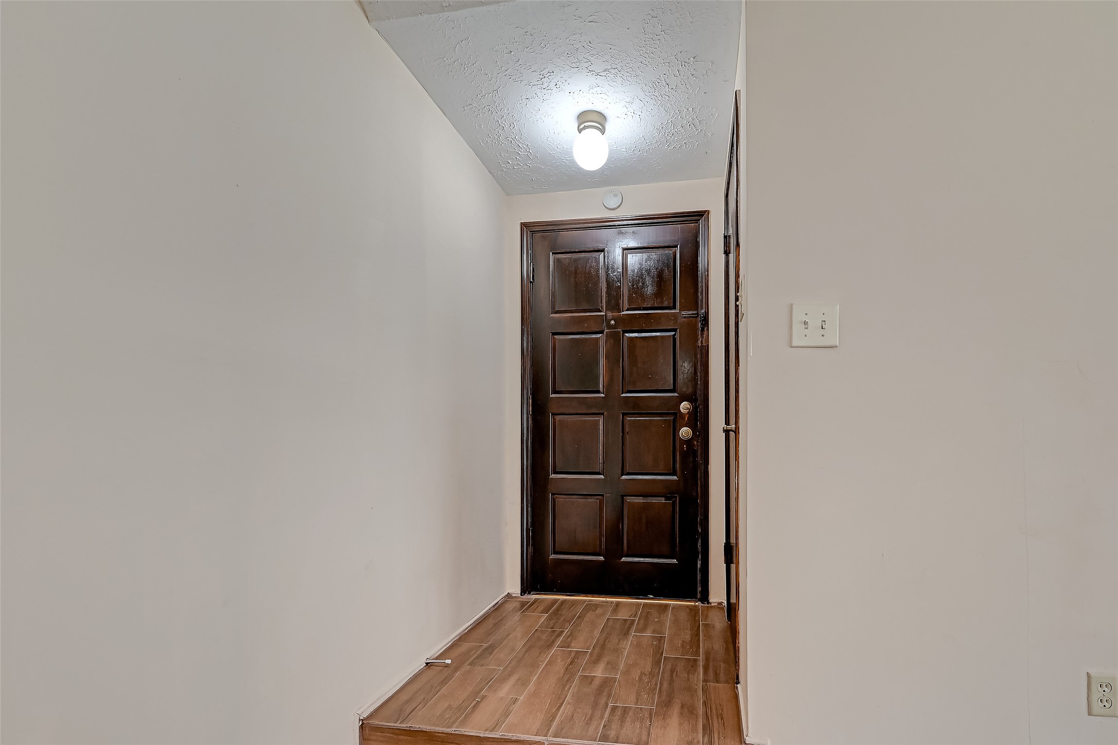 2102 Creekshire Drive Property Photo 3