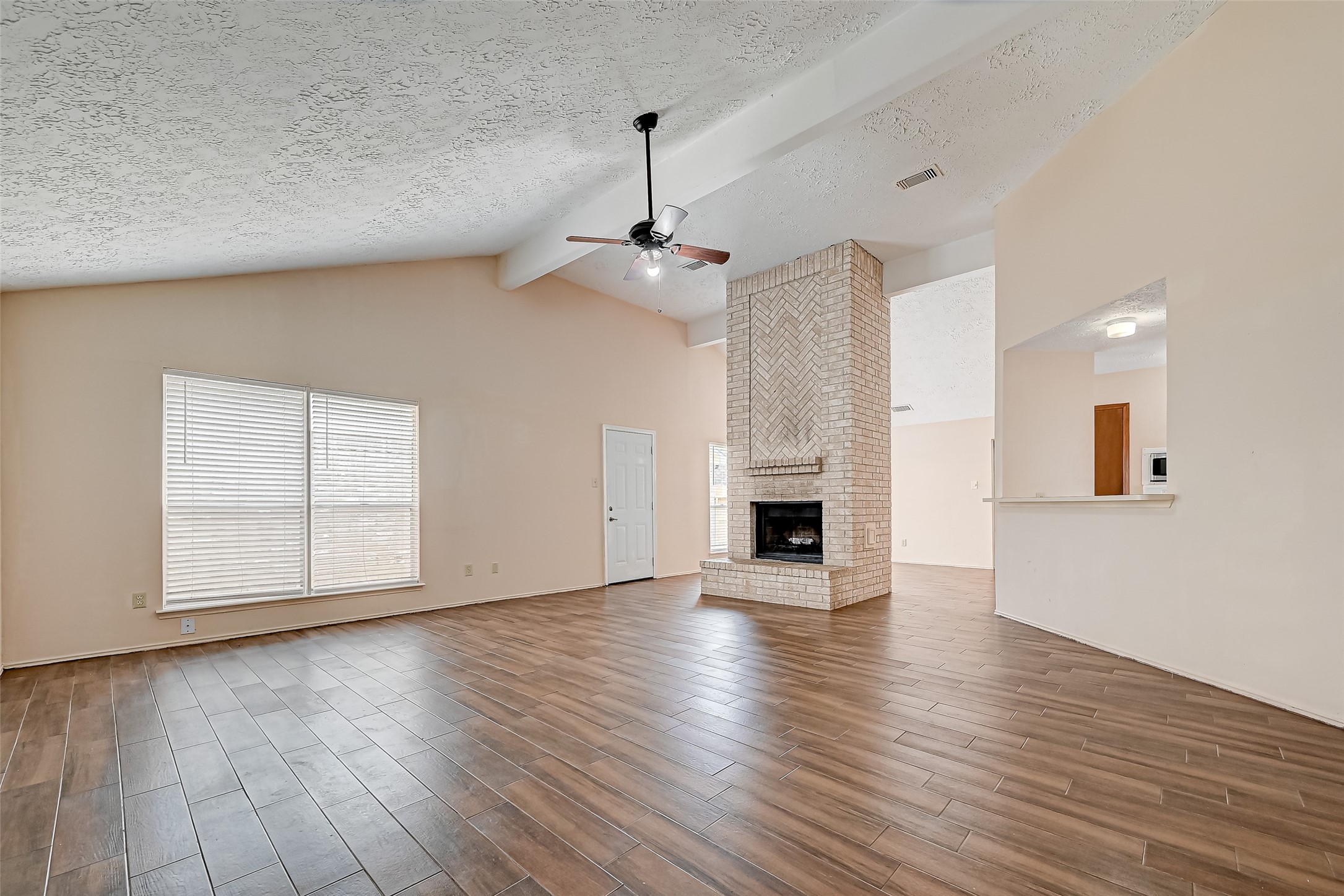 2102 Creekshire Drive Property Photo 4