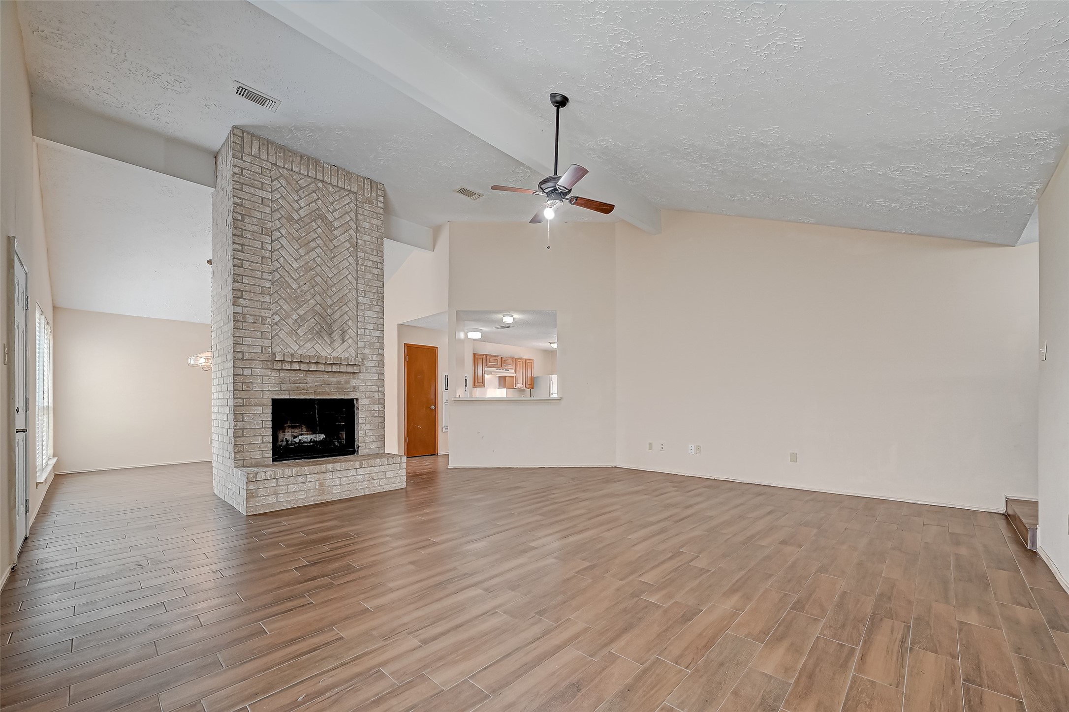 2102 Creekshire Drive Property Photo 5
