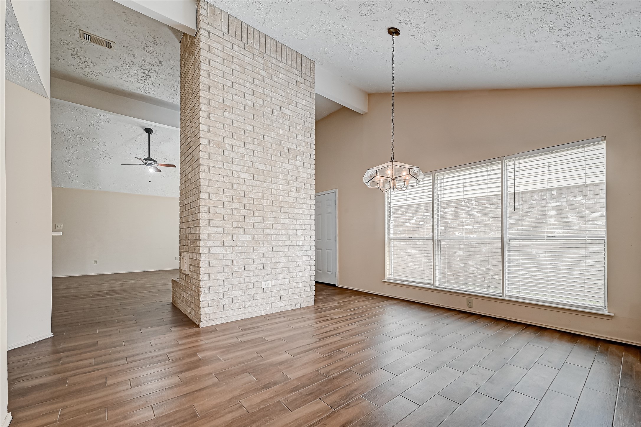 2102 Creekshire Drive Property Photo 7
