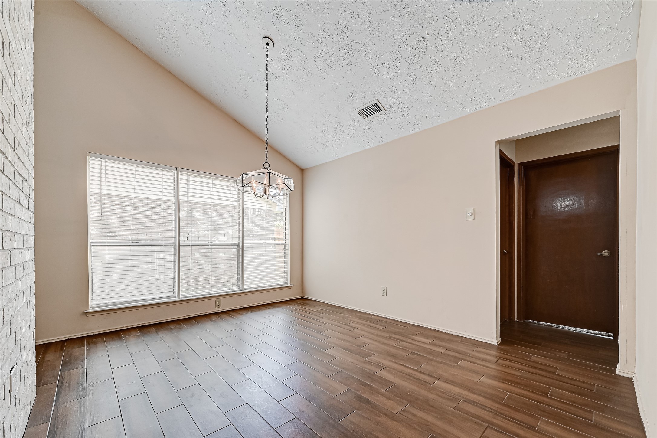 2102 Creekshire Drive Property Photo 8
