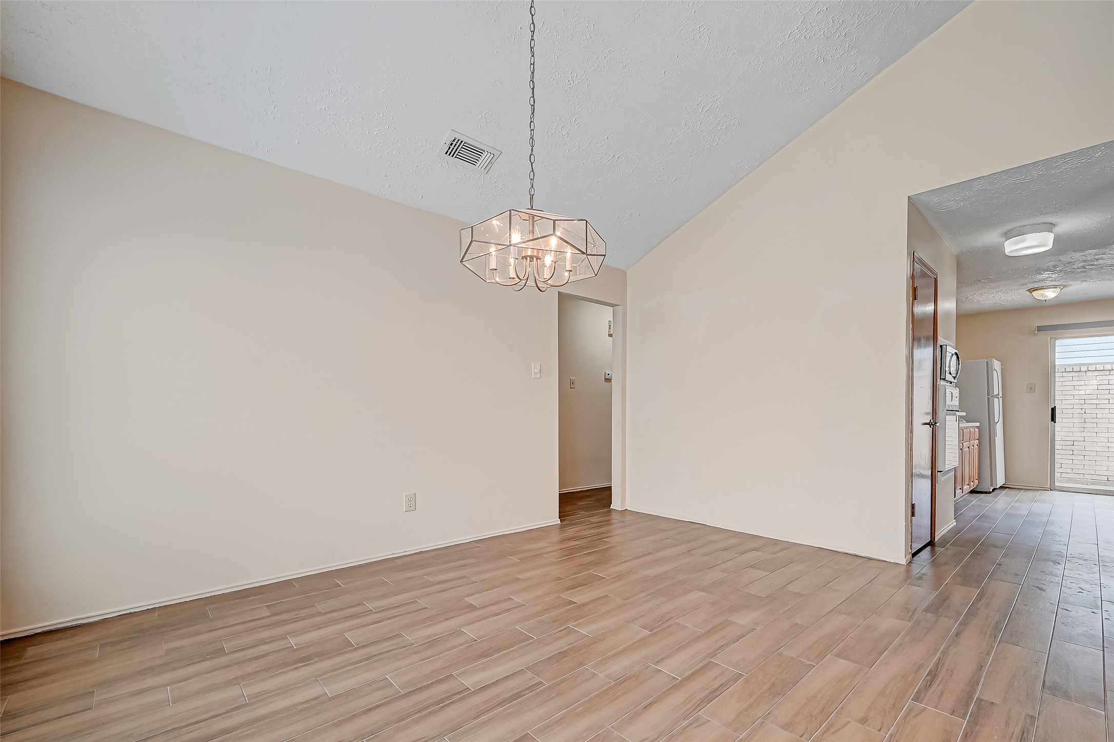 2102 Creekshire Drive Property Photo 9
