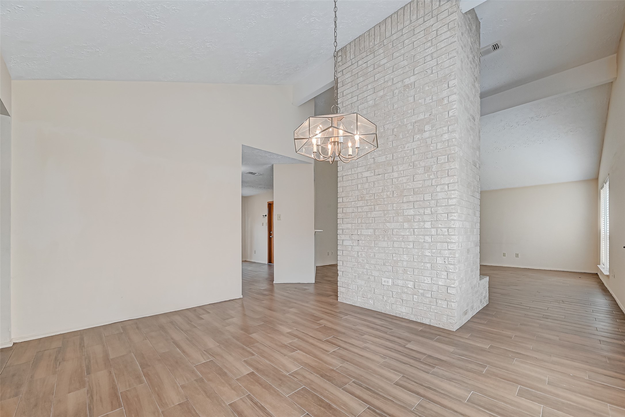 2102 Creekshire Drive Property Photo 10