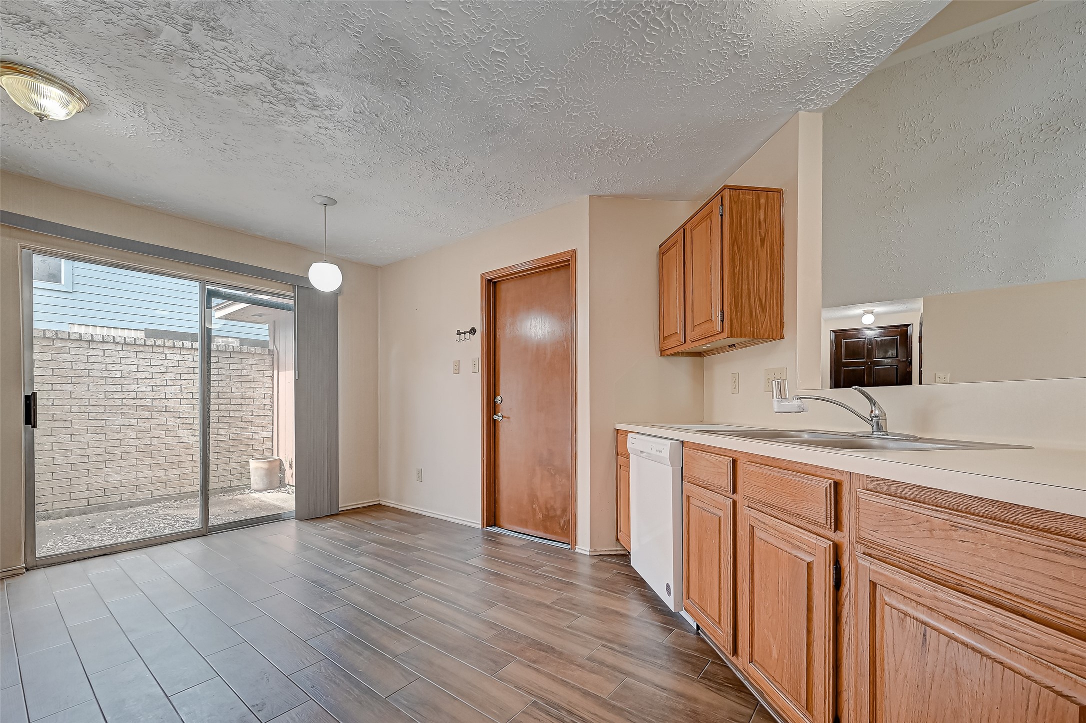 2102 Creekshire Drive Property Photo 11
