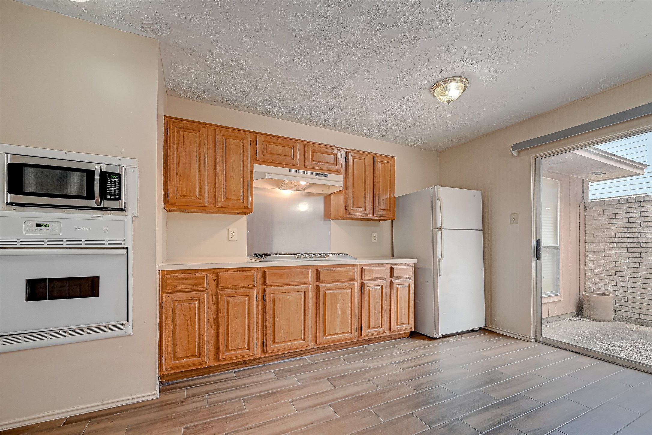 2102 Creekshire Drive Property Photo 14