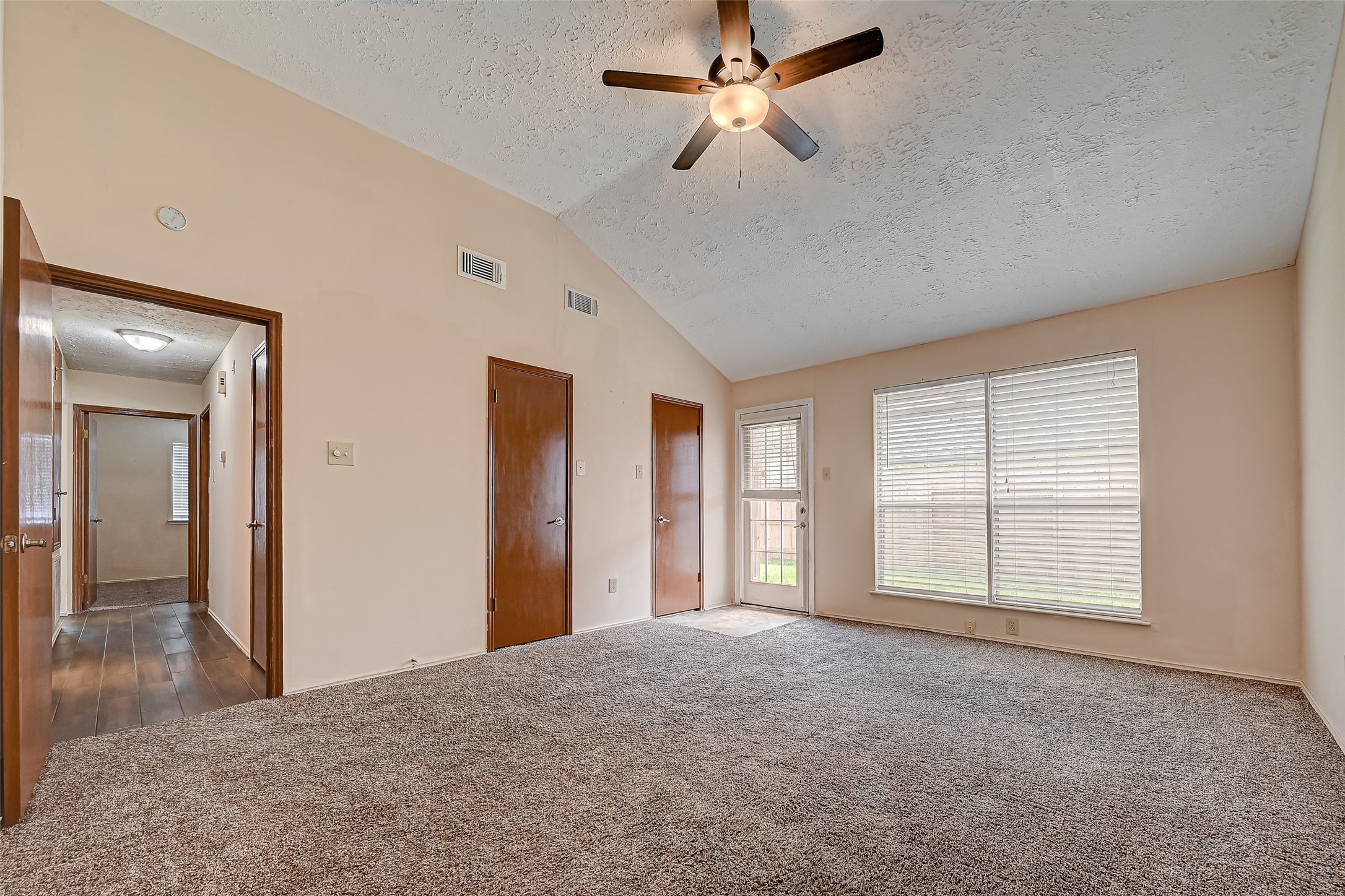 2102 Creekshire Drive Property Photo 17