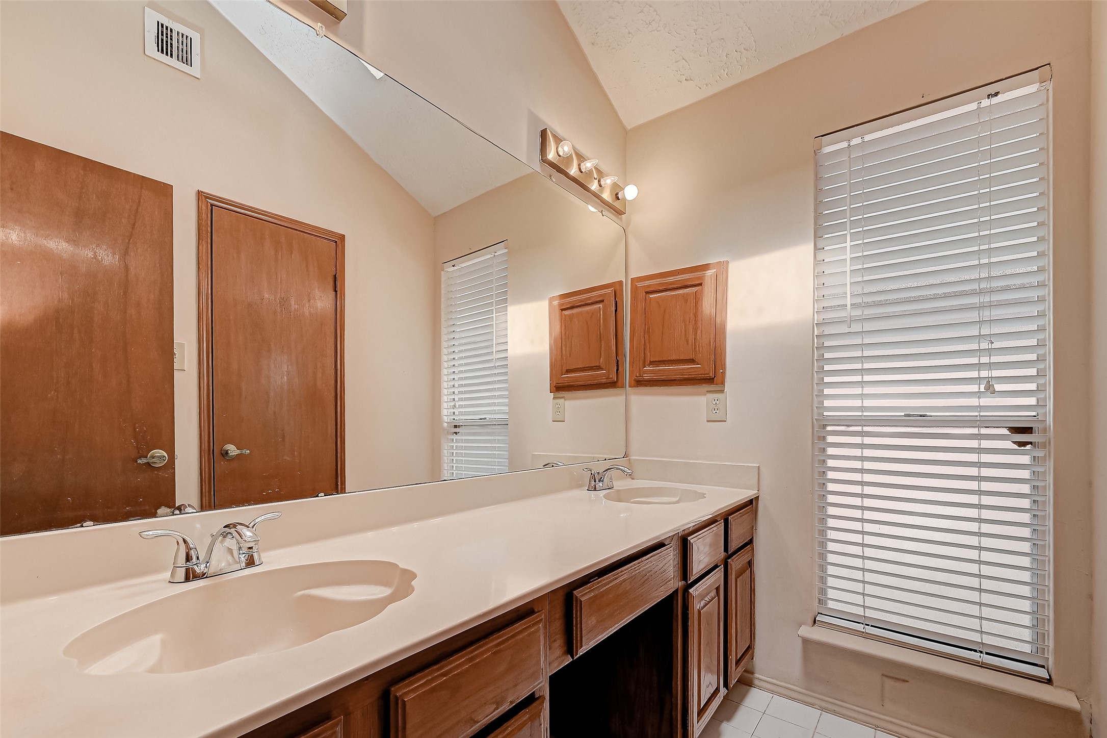 2102 Creekshire Drive Property Photo 19