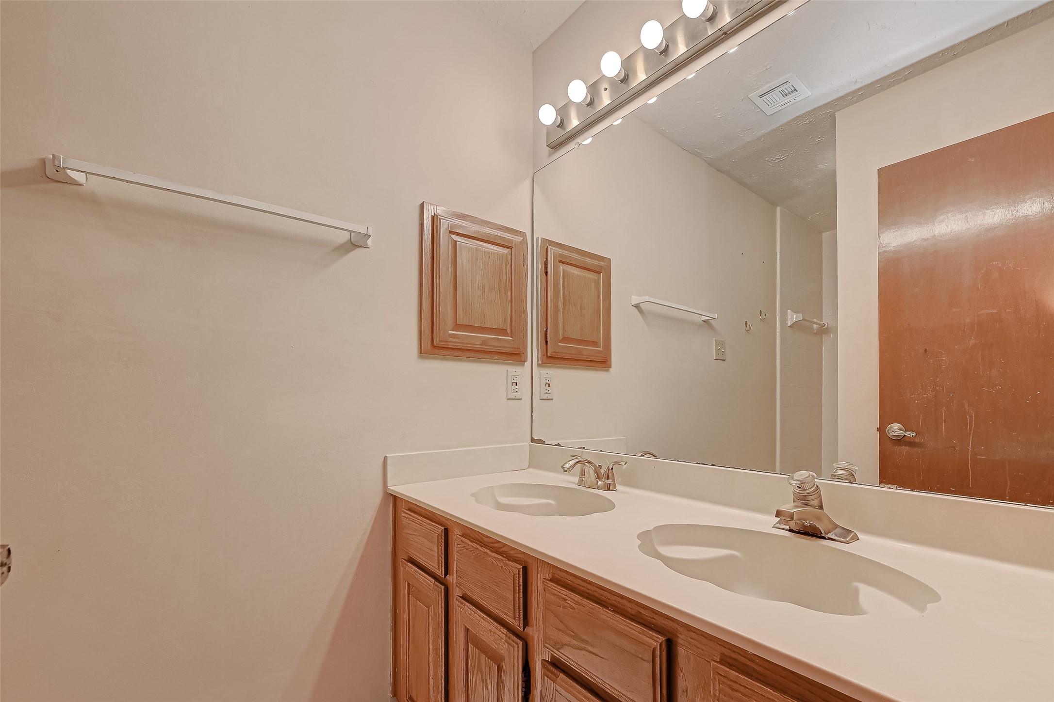 2102 Creekshire Drive Property Photo 22