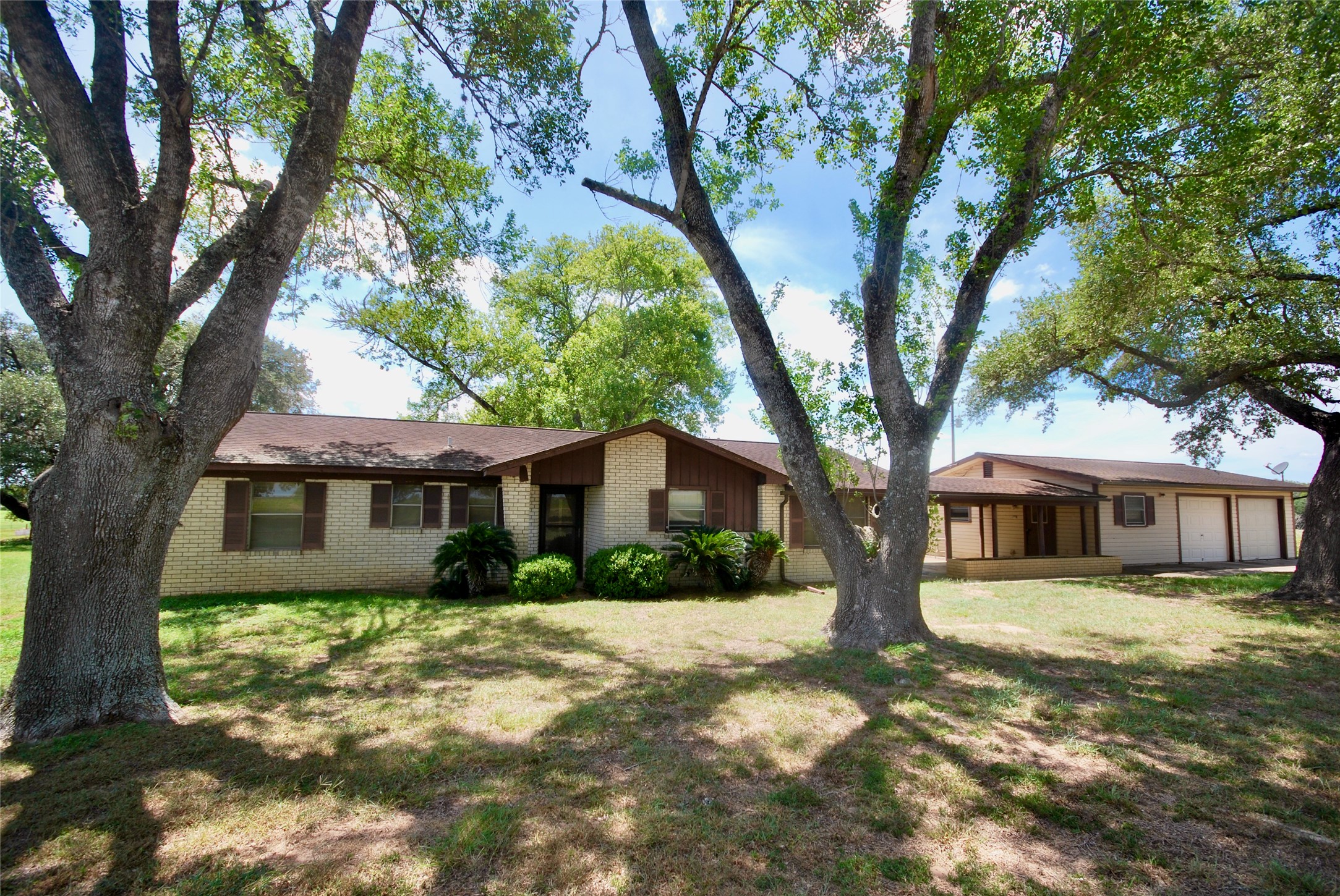 2388 Us Highway 77 S Property Photo 1