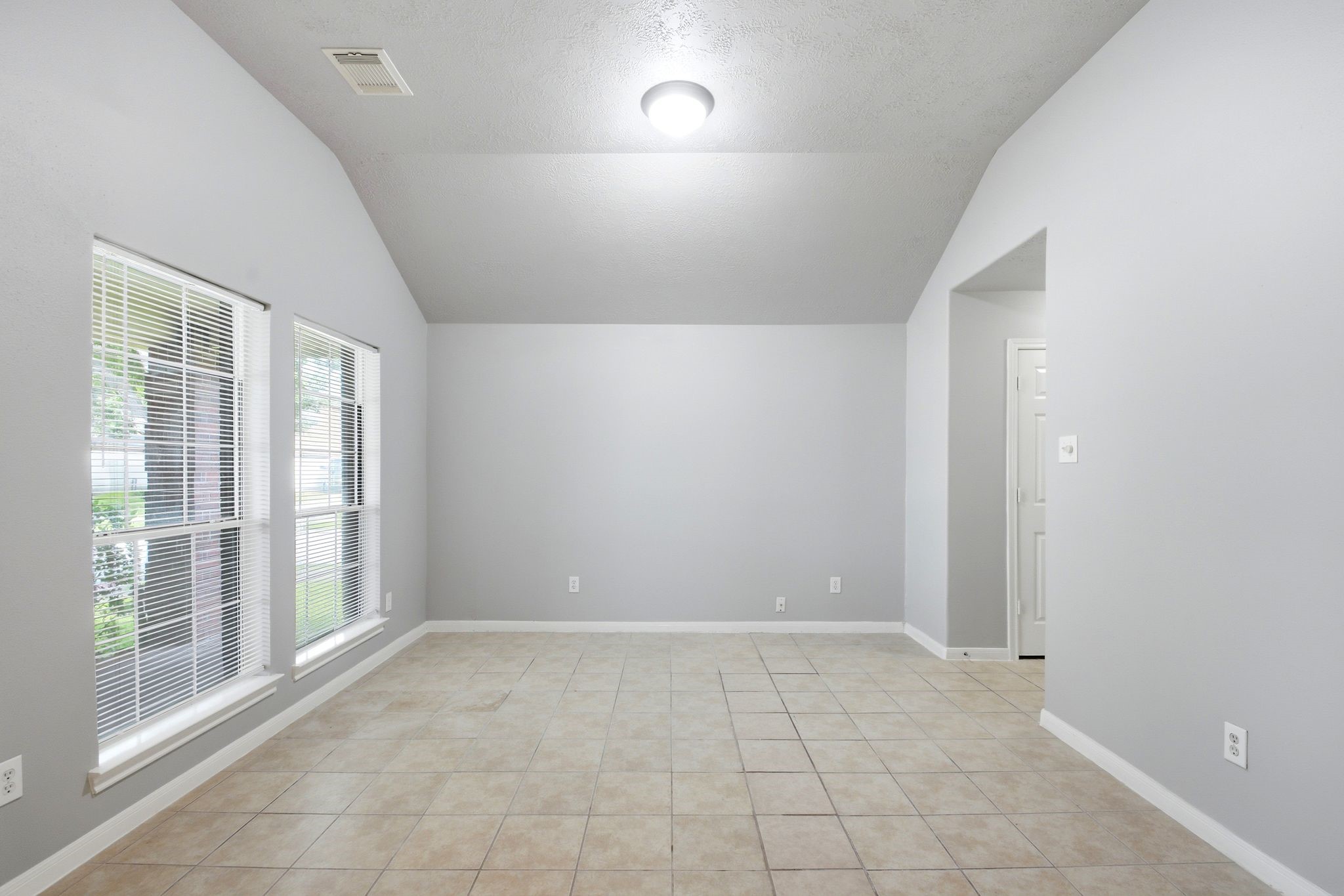 19226 Countryhills Court Property Photo 11