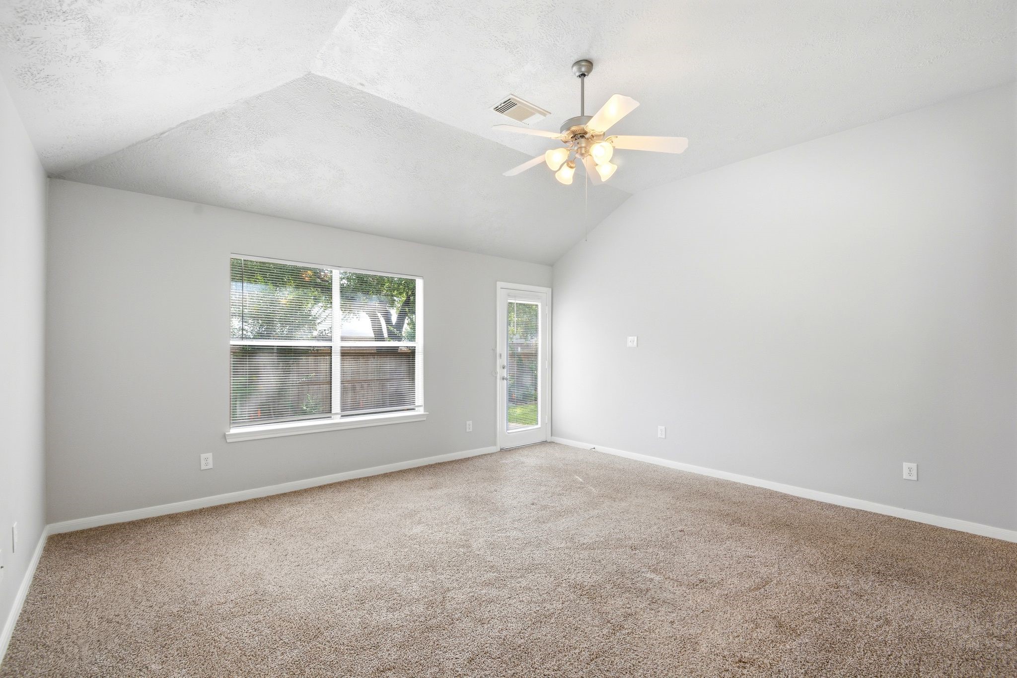 19226 Countryhills Court Property Photo 26