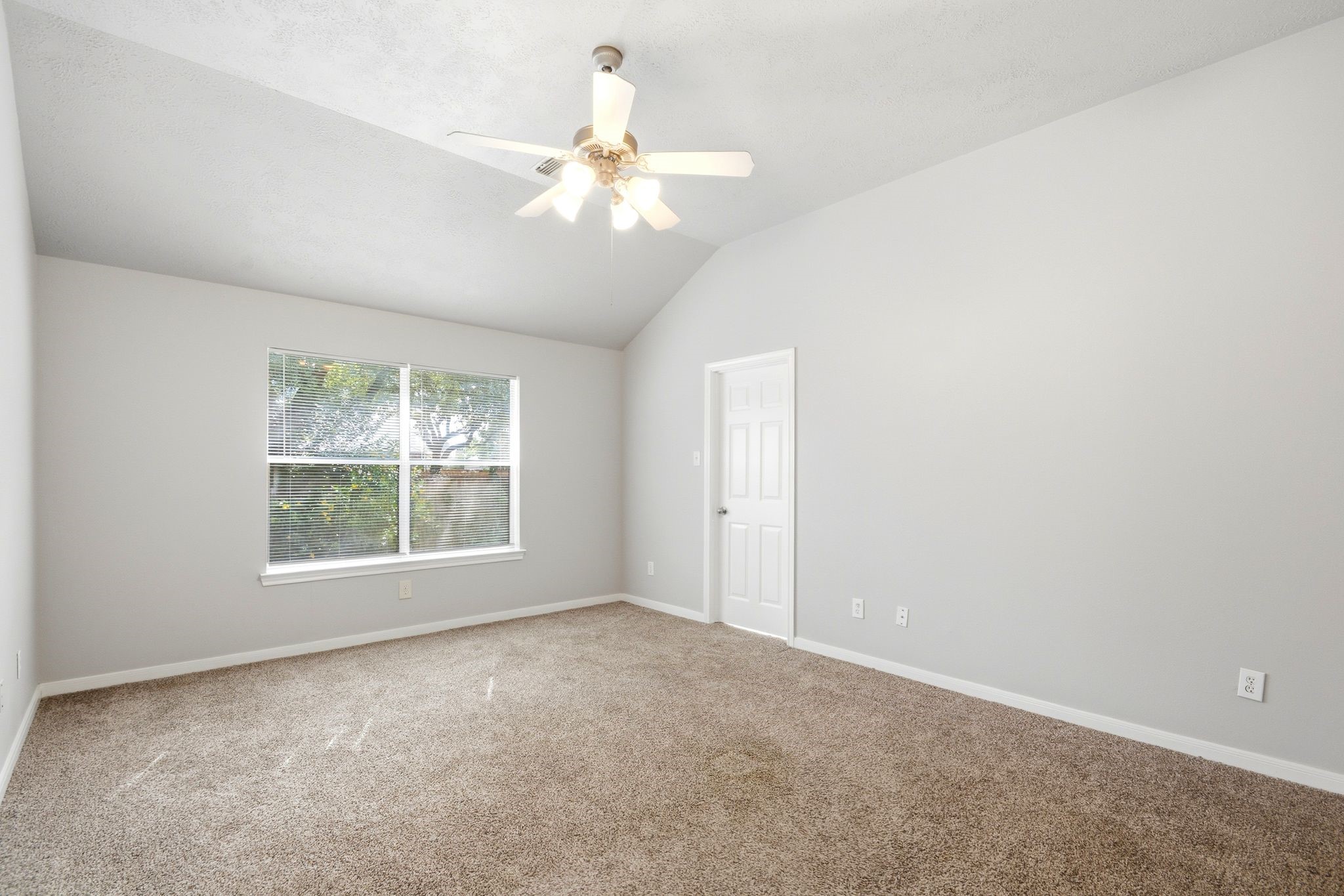 19226 Countryhills Court Property Photo 27