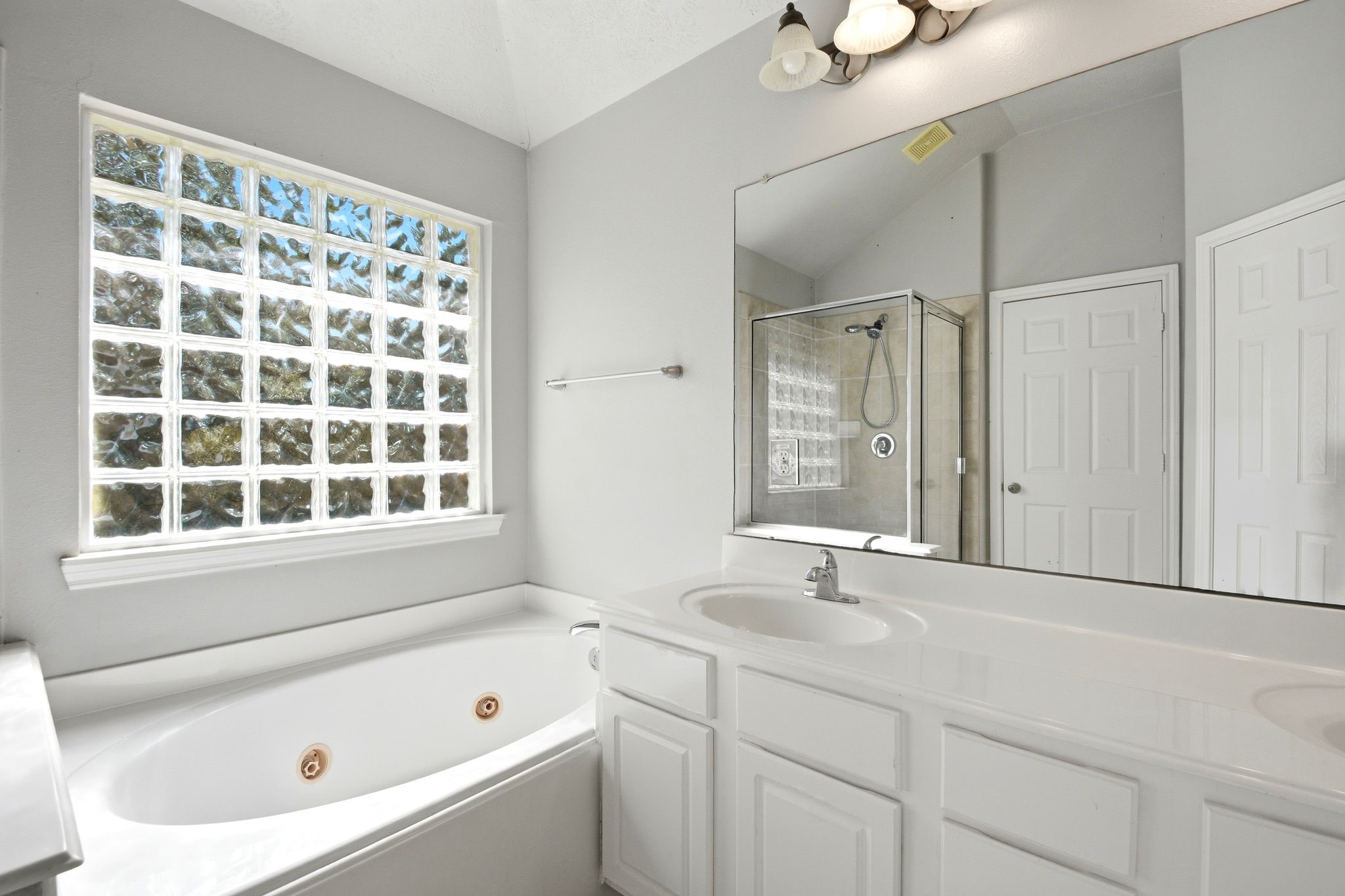 19226 Countryhills Court Property Photo 34