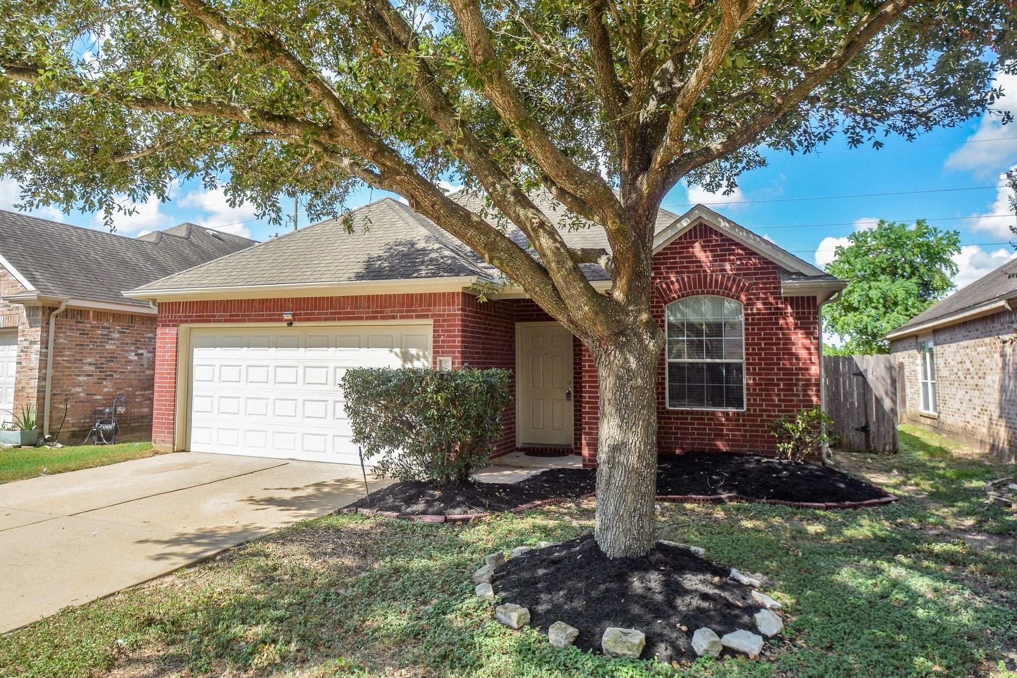 2223 Castle Garden Property Photo 2