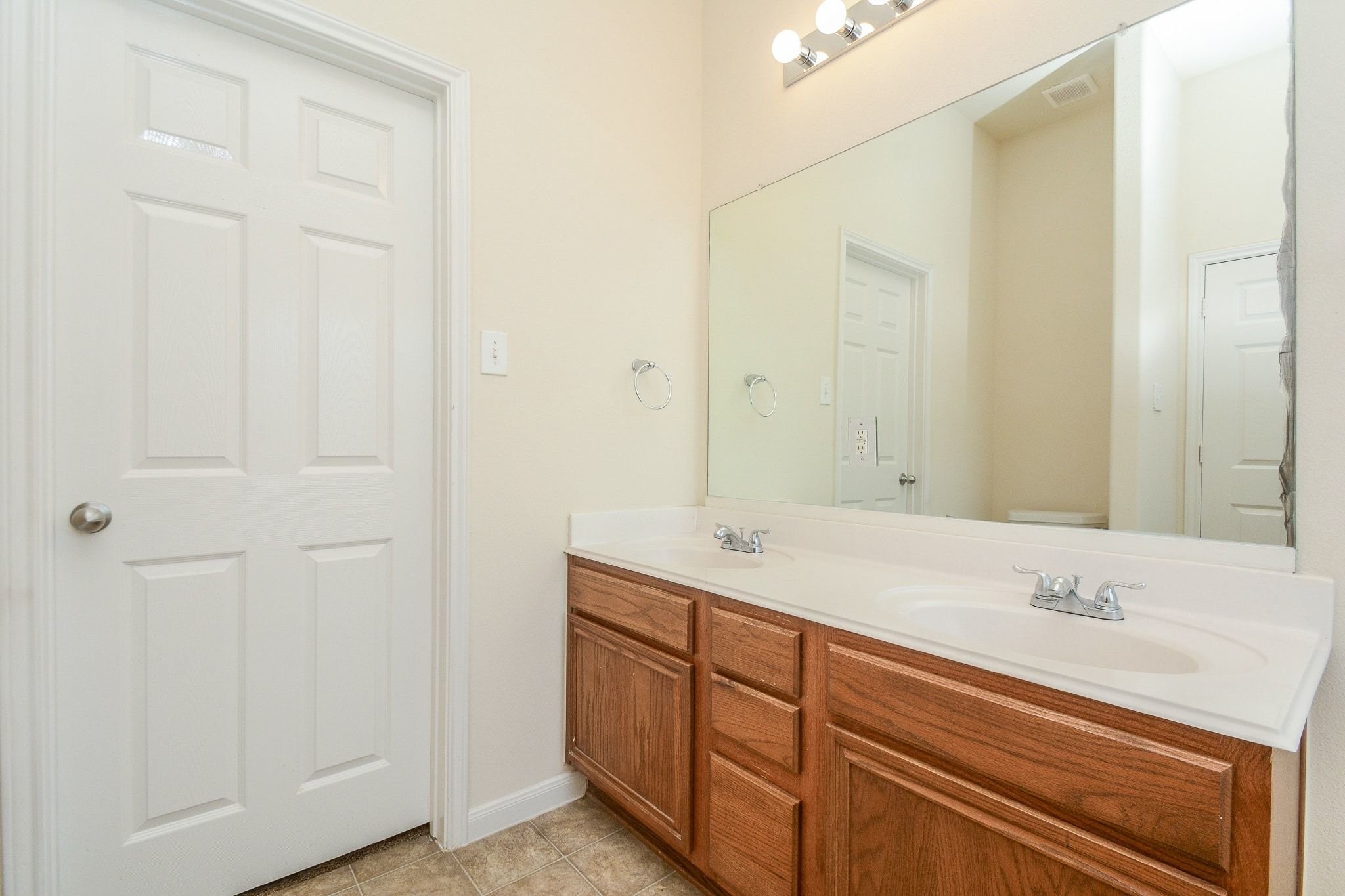 2223 Castle Garden Property Photo 23
