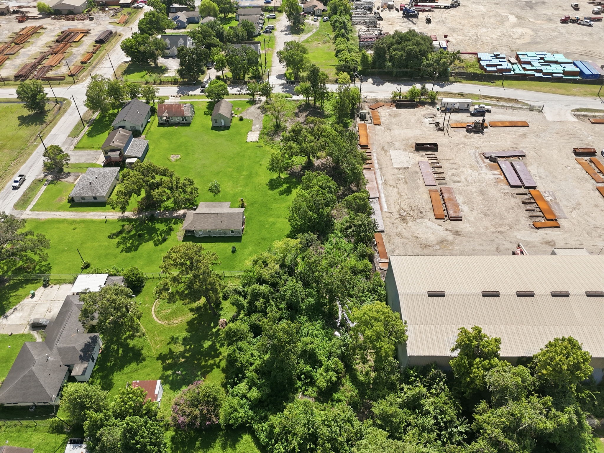 1420 Miles Street Property Photo 5