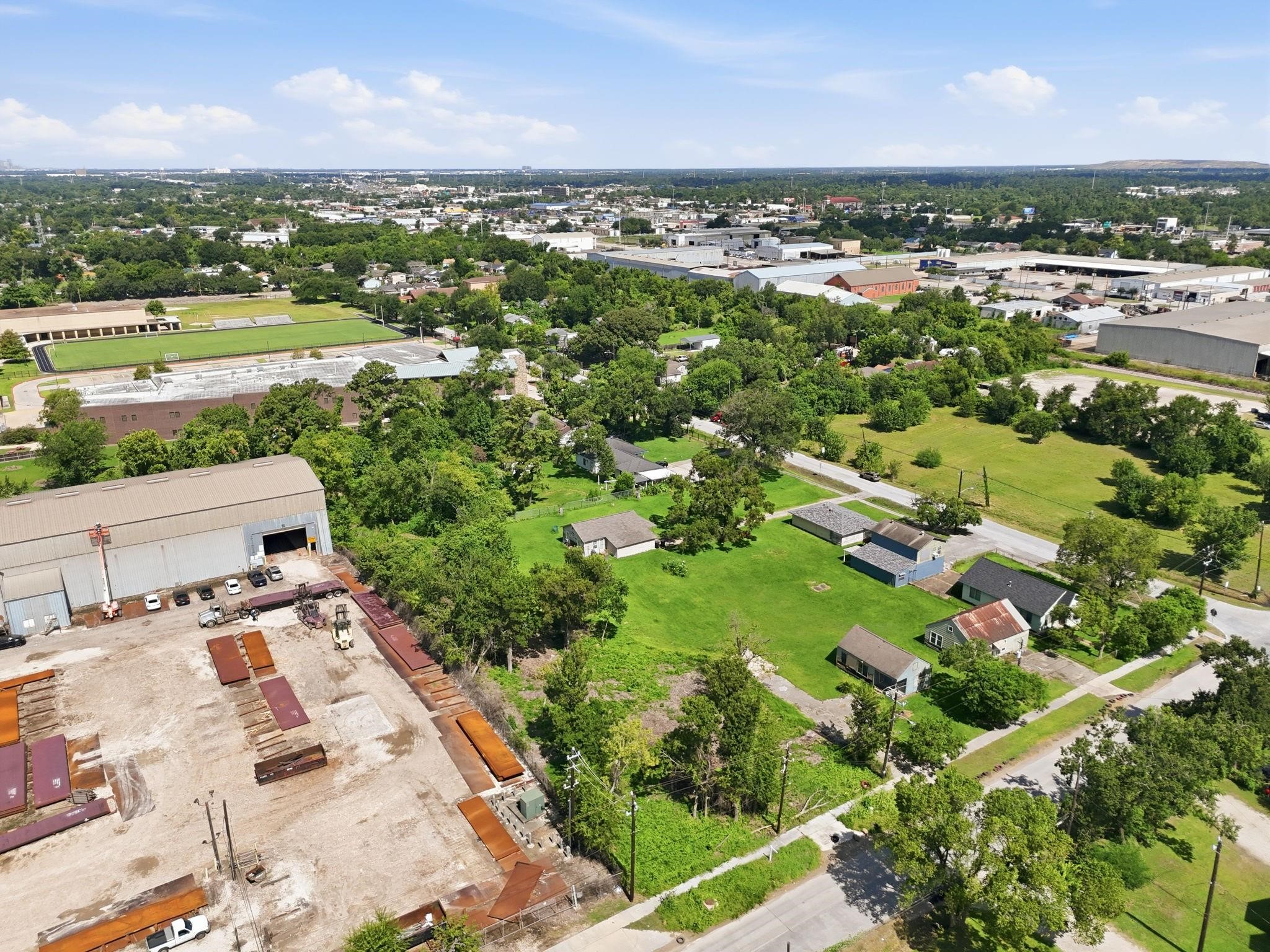 1420 Miles Street Property Photo 9
