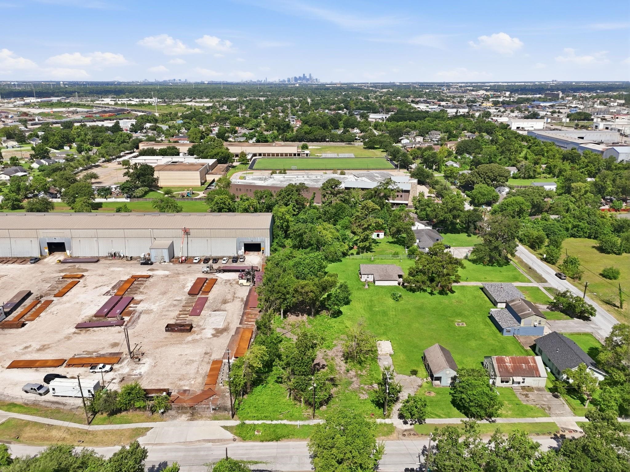 1420 Miles Street Property Photo 10
