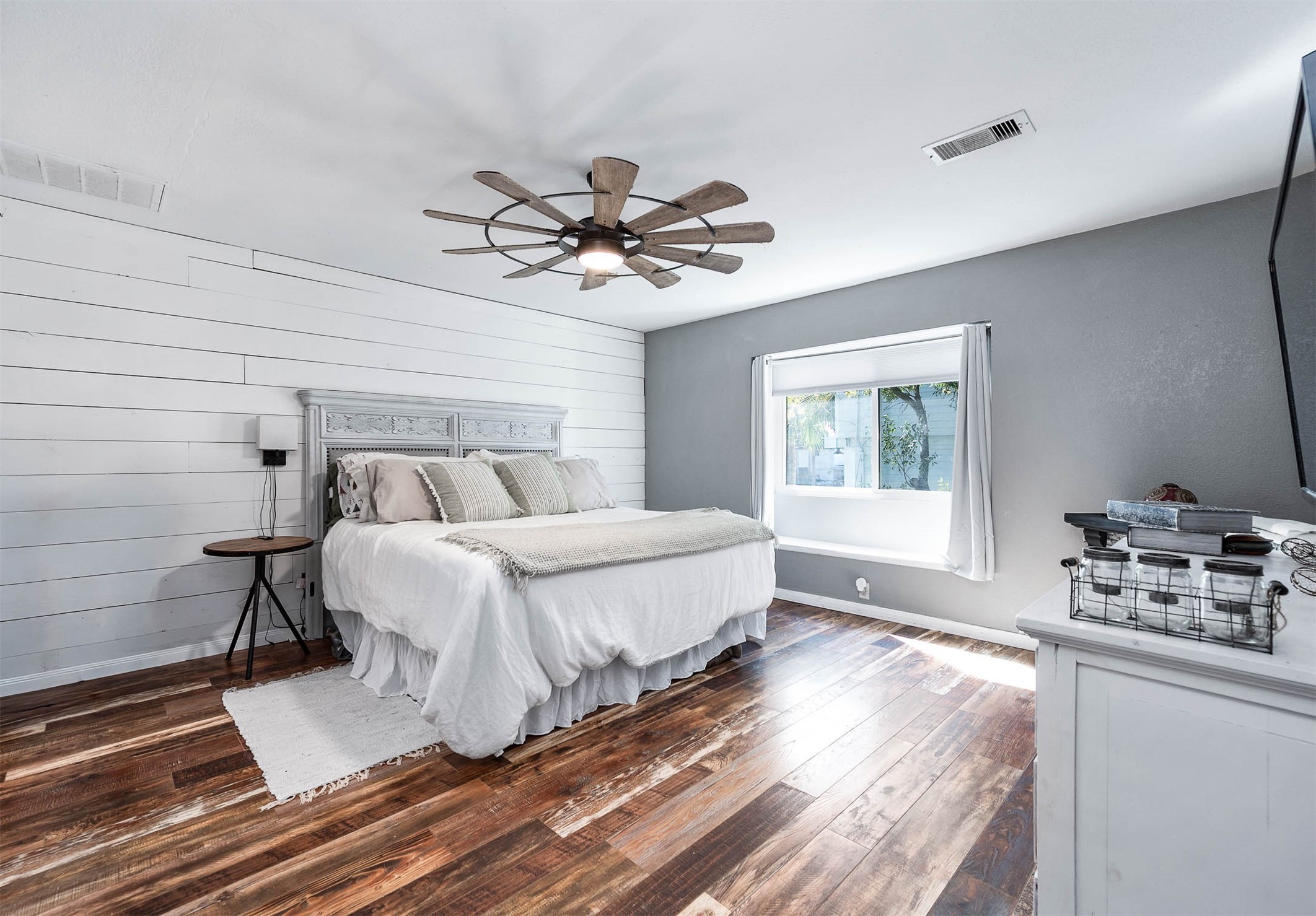 325 Ling Street Property Photo 10