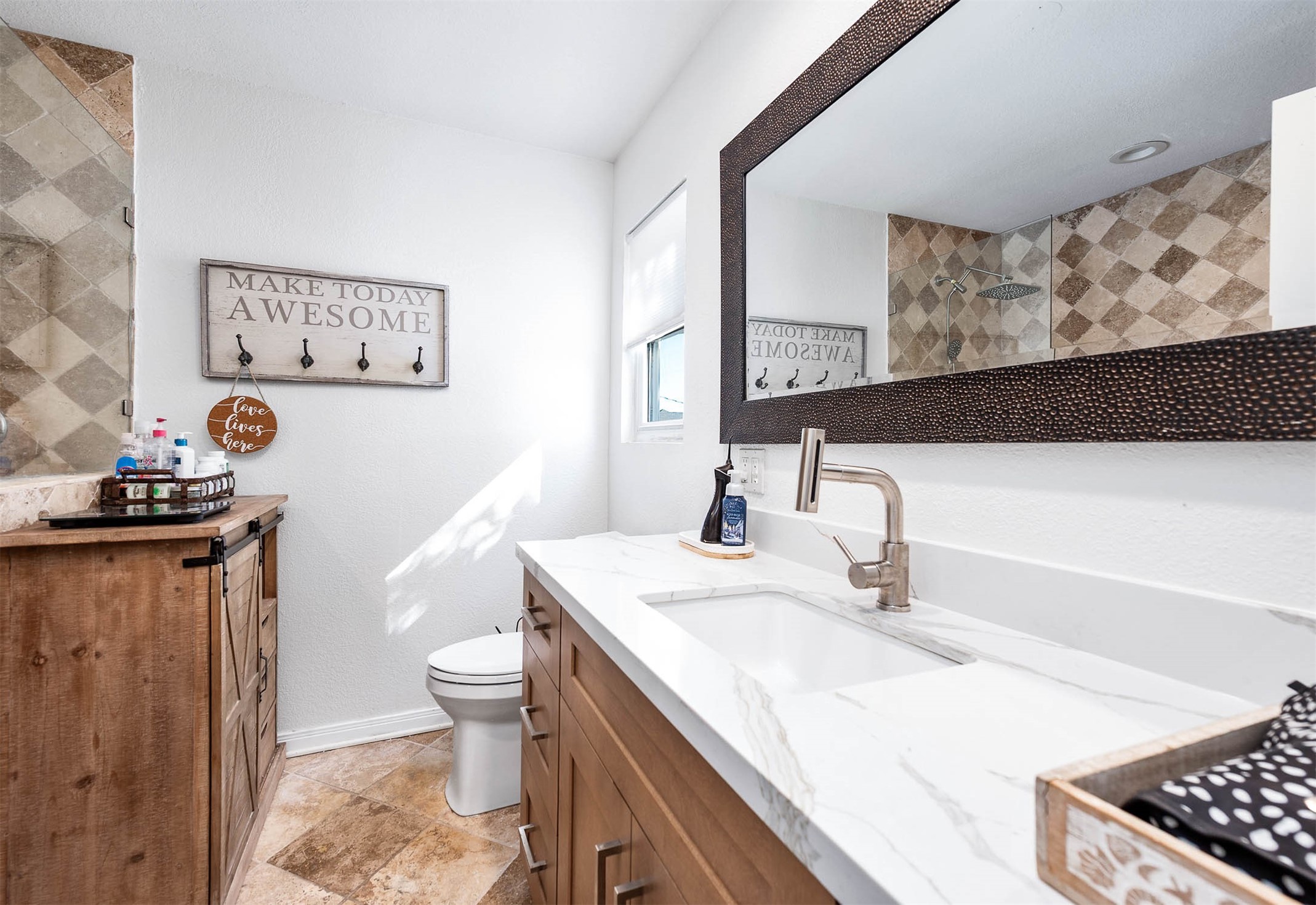 325 Ling Street Property Photo 12