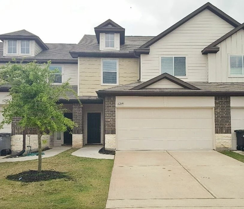 6239 Brenwood Circle Property Photo 1