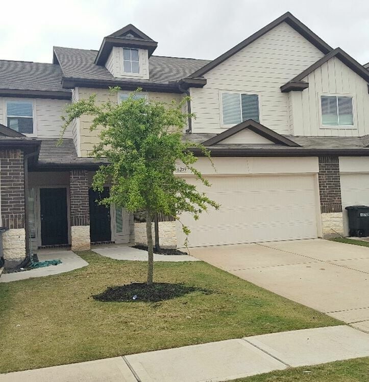 6239 Brenwood Circle Property Photo 2