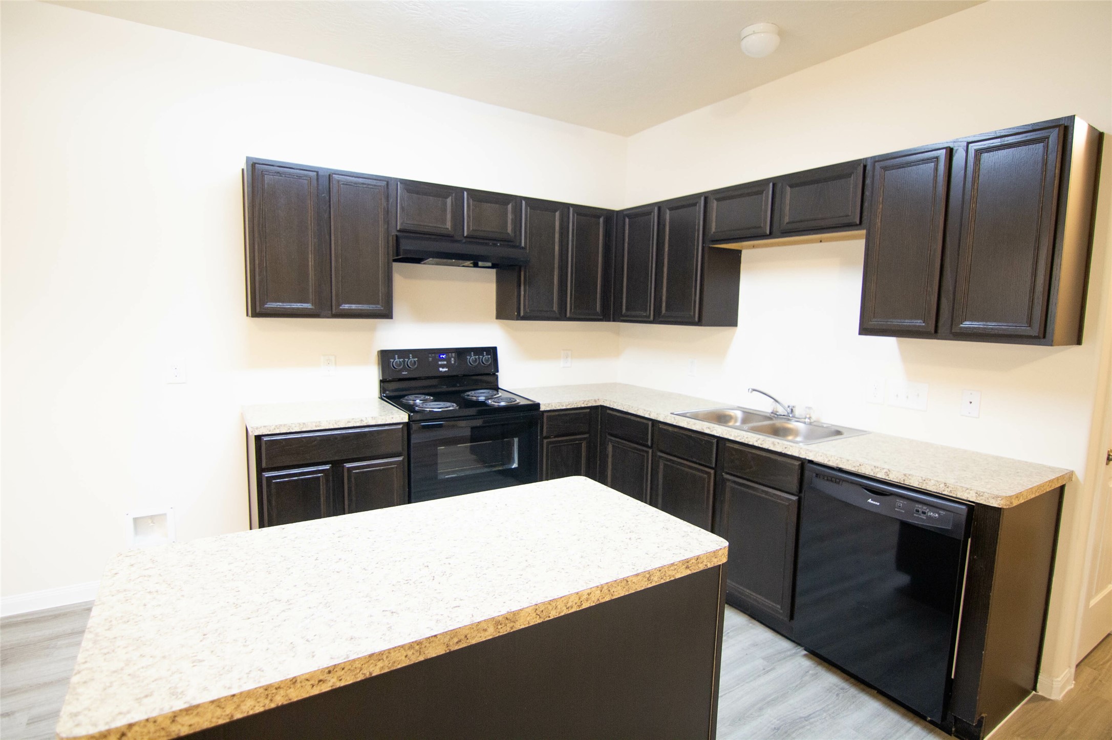 6239 Brenwood Circle Property Photo 4