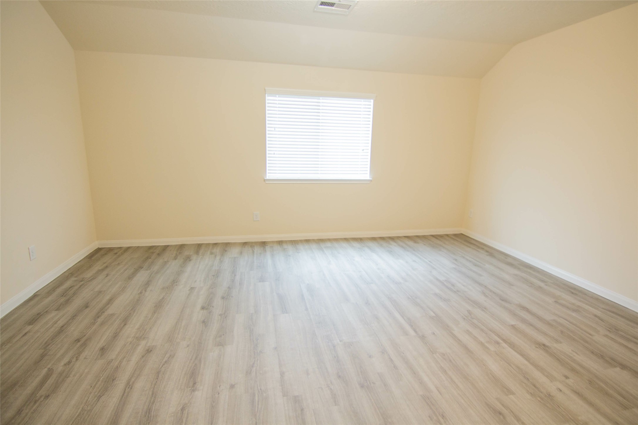 6239 Brenwood Circle Property Photo 8