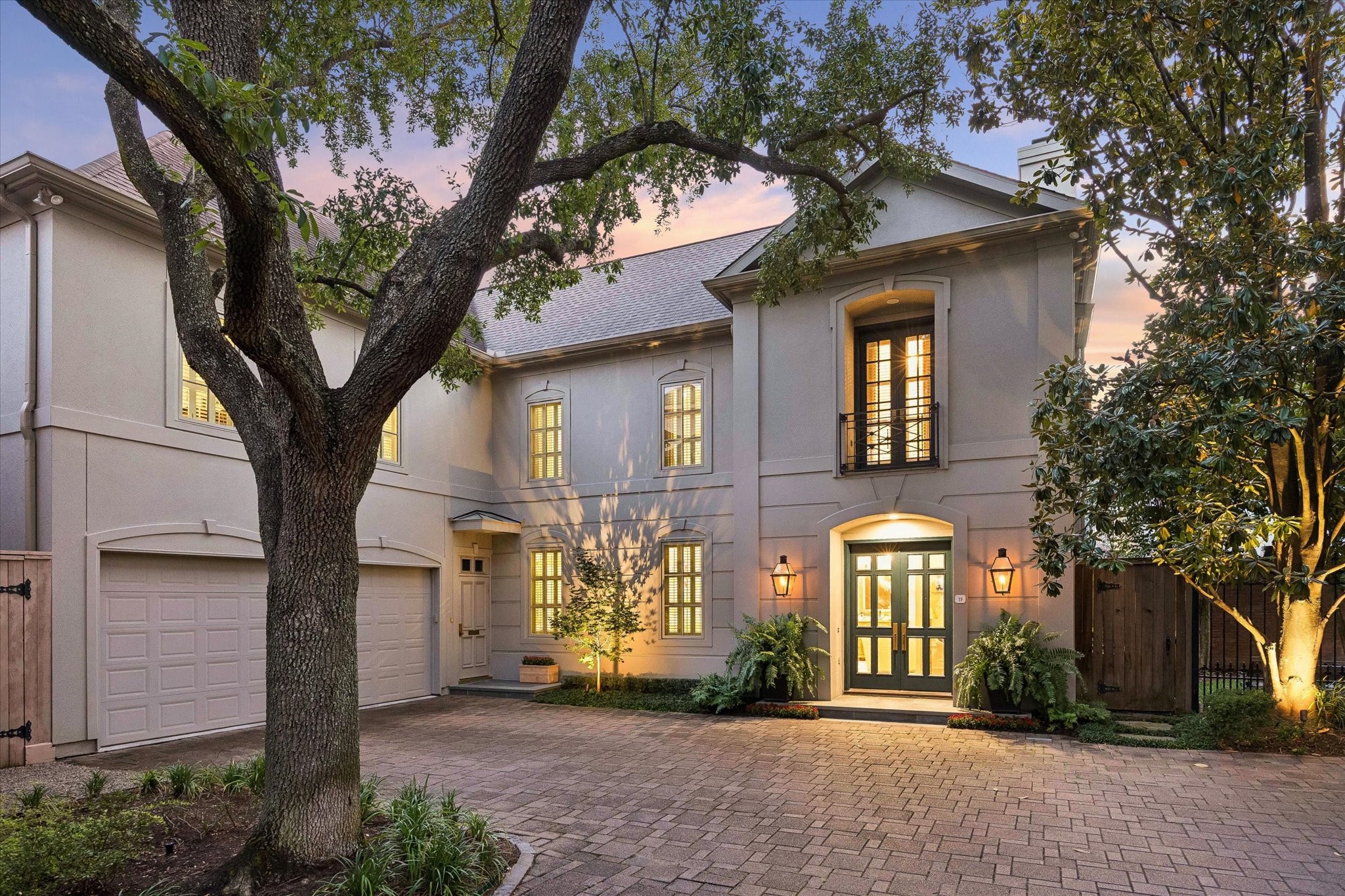 19 E Briar Hollow Lane Property Photo