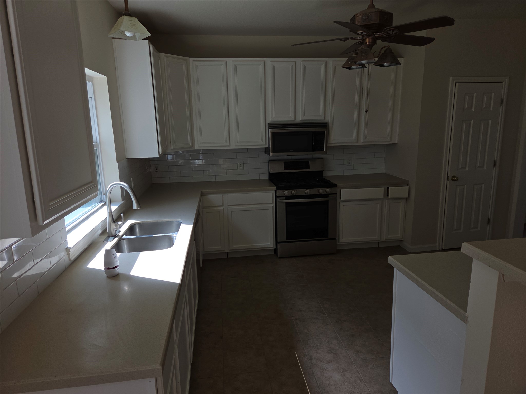 6203 Faulkner Ridge Drive Property Photo 5