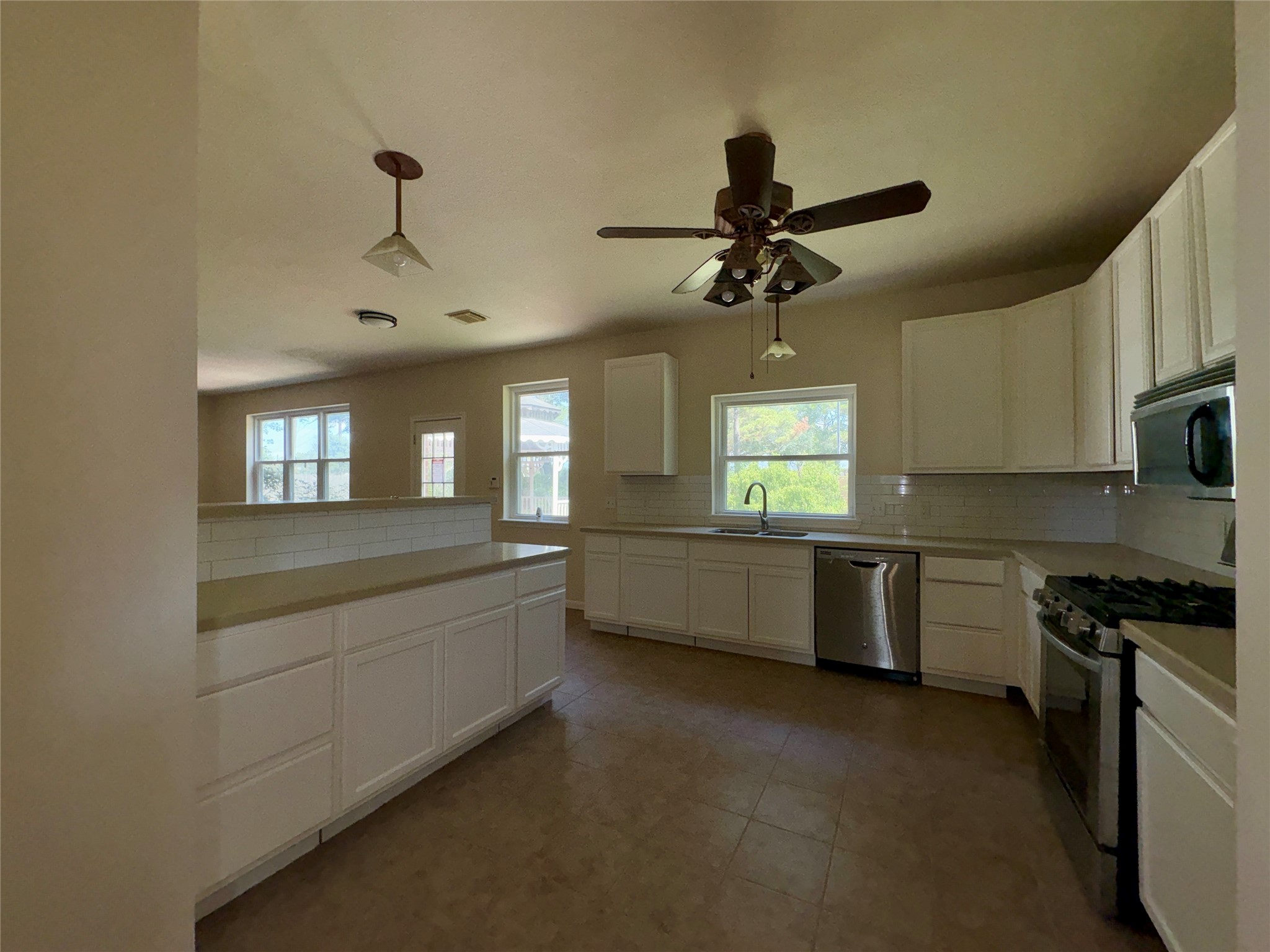6203 Faulkner Ridge Drive Property Photo 6