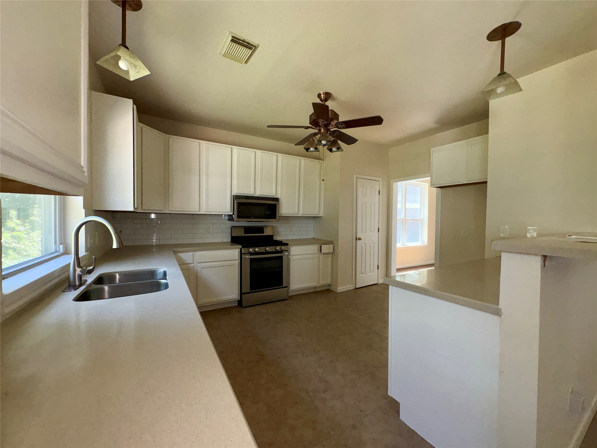 6203 Faulkner Ridge Drive Property Photo 7