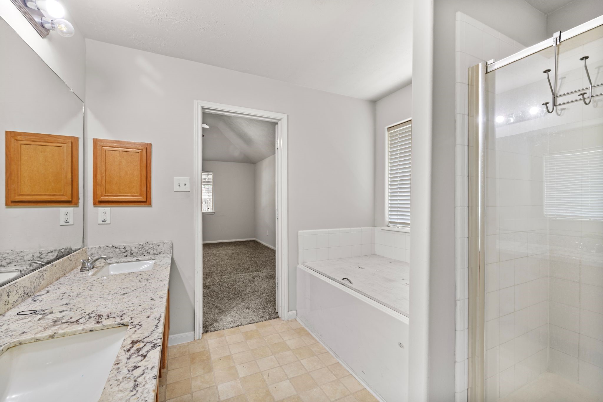 13722 Branford Greens Drive Property Photo 18