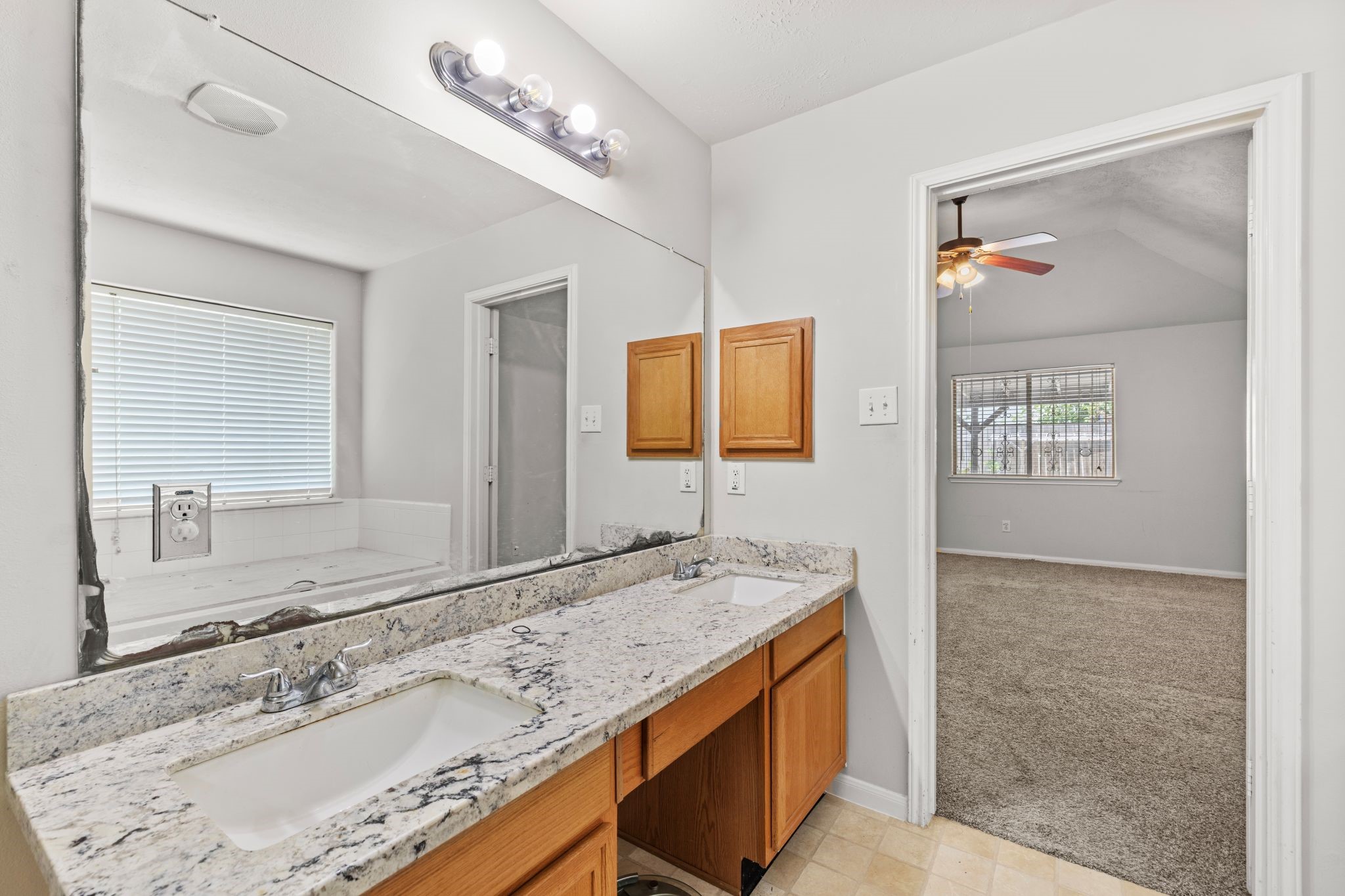 13722 Branford Greens Drive Property Photo 19